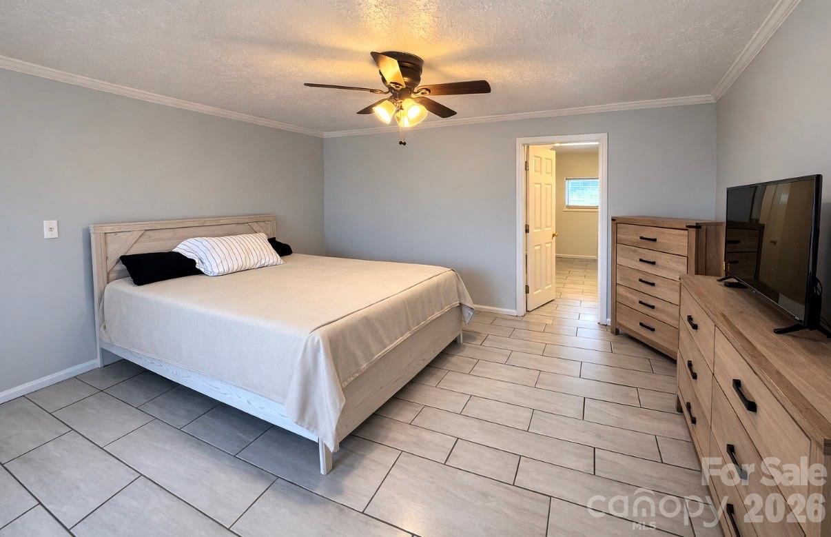 805 Edgewater Drive — Belmont