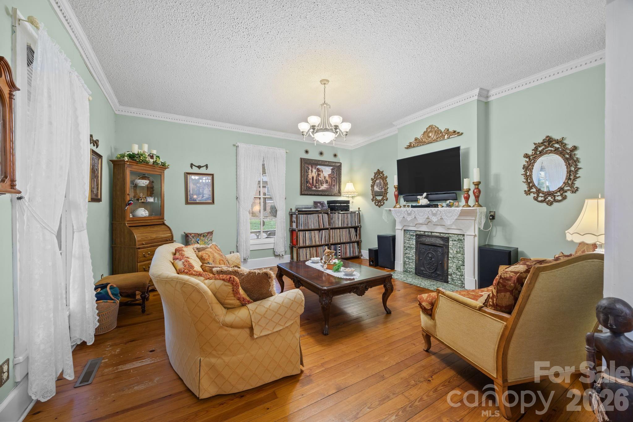 229 N Race Street — Statesville