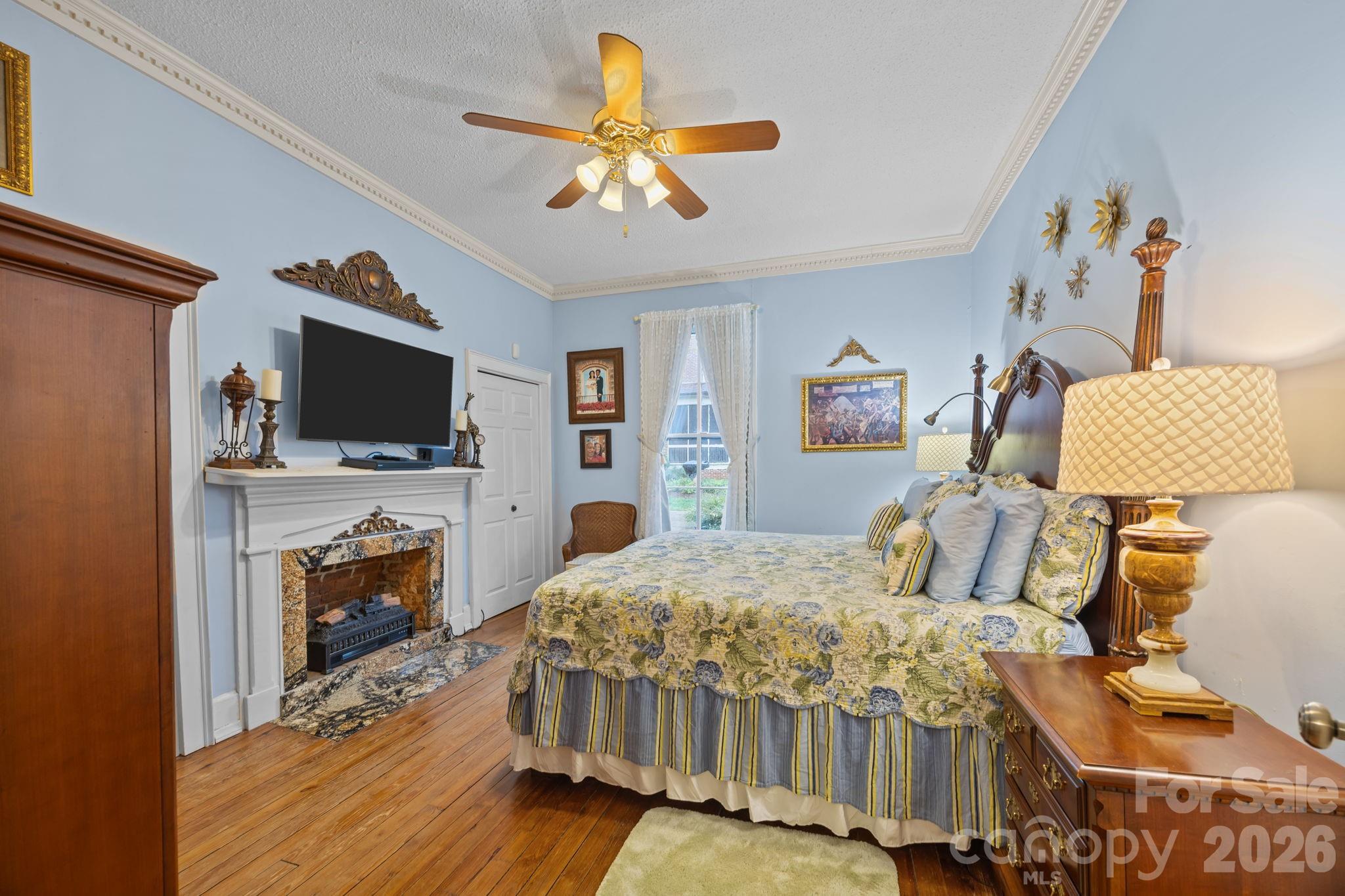 229 N Race Street — Statesville