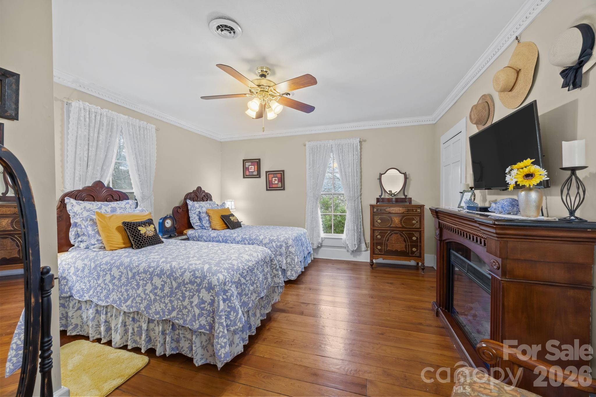 229 N Race Street — Statesville