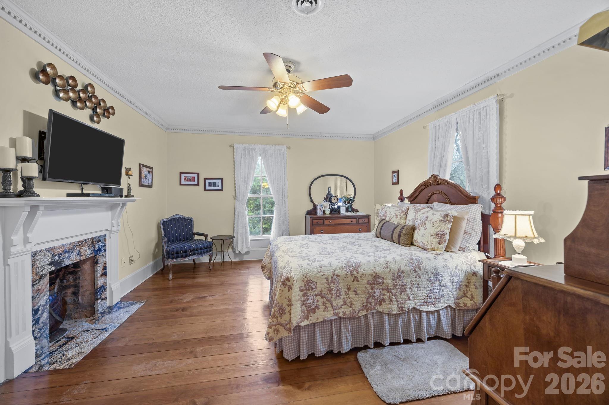 229 N Race Street — Statesville
