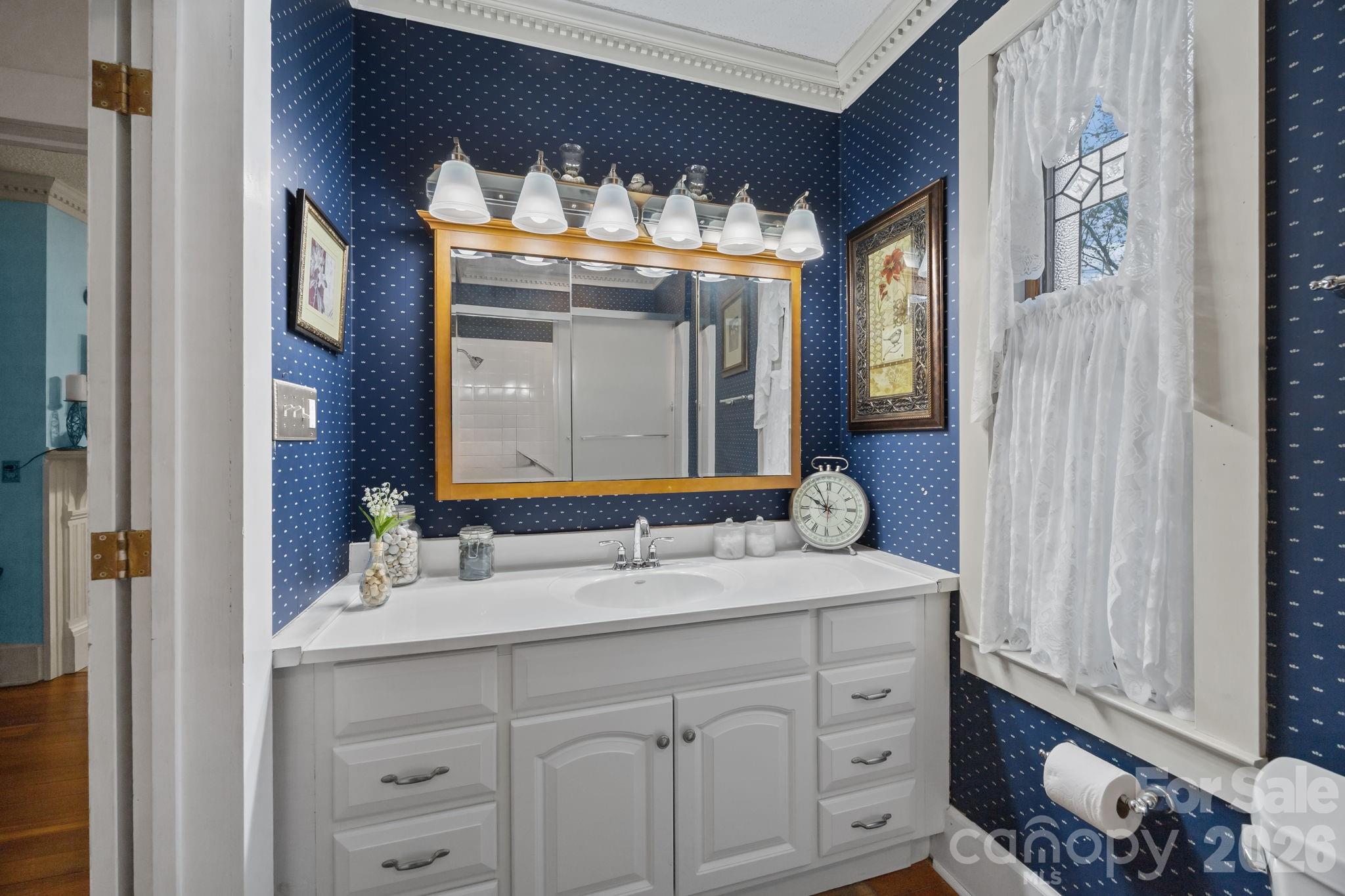 229 N Race Street — Statesville