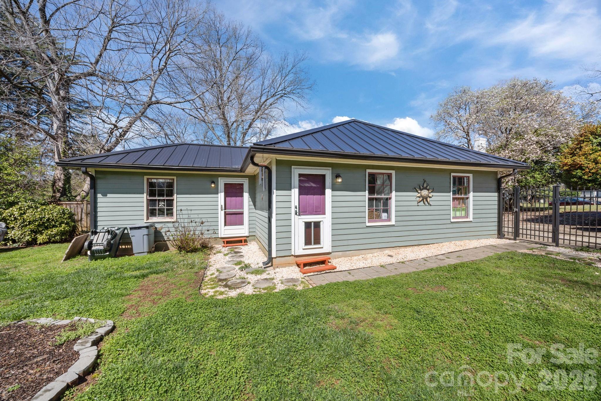229 N Race Street — Statesville
