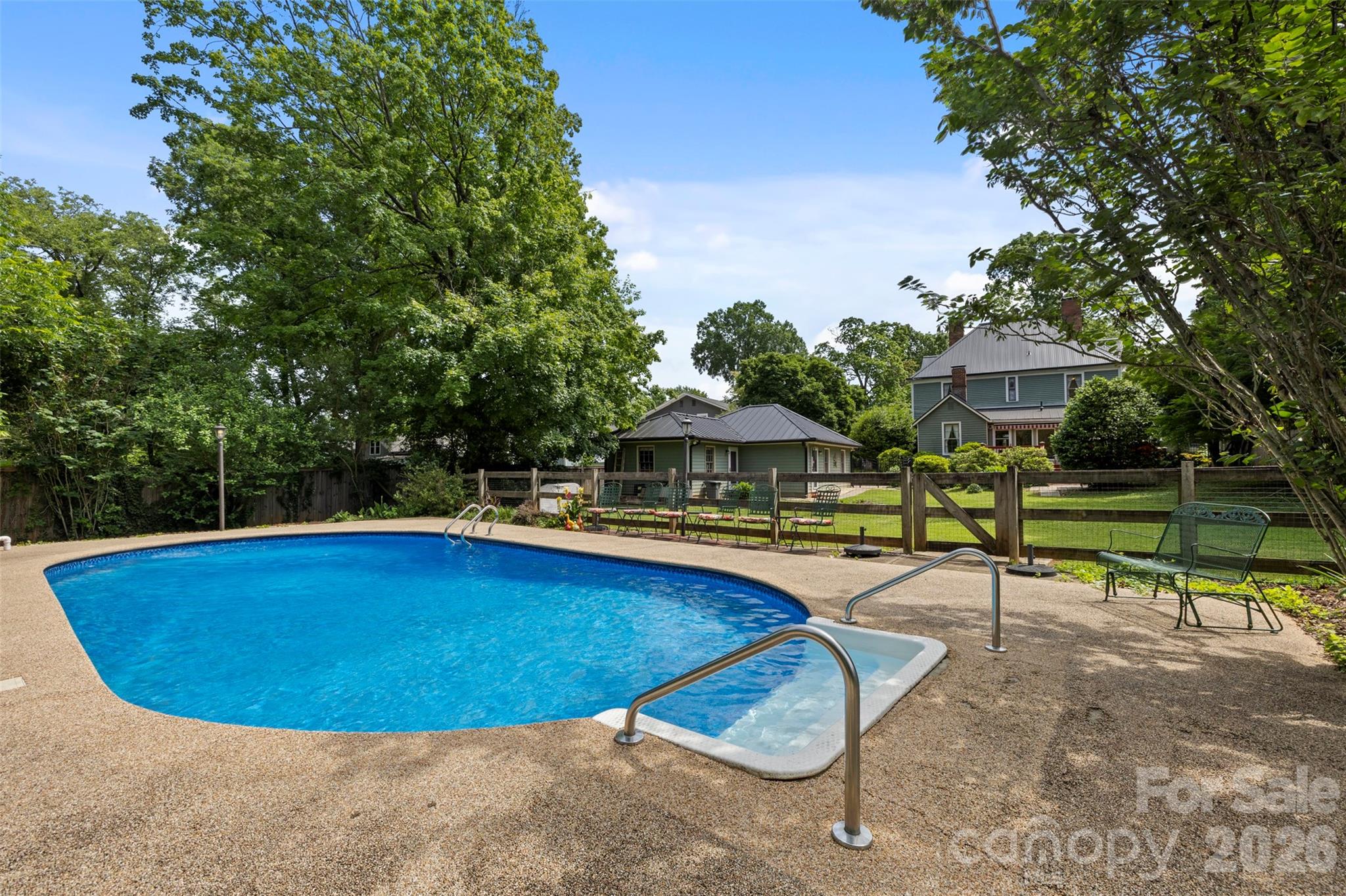 229 N Race Street — Statesville