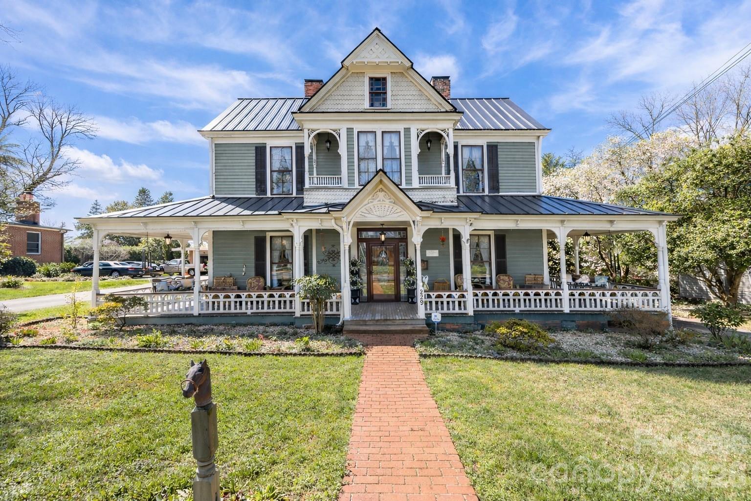 229 N Race Street — Statesville