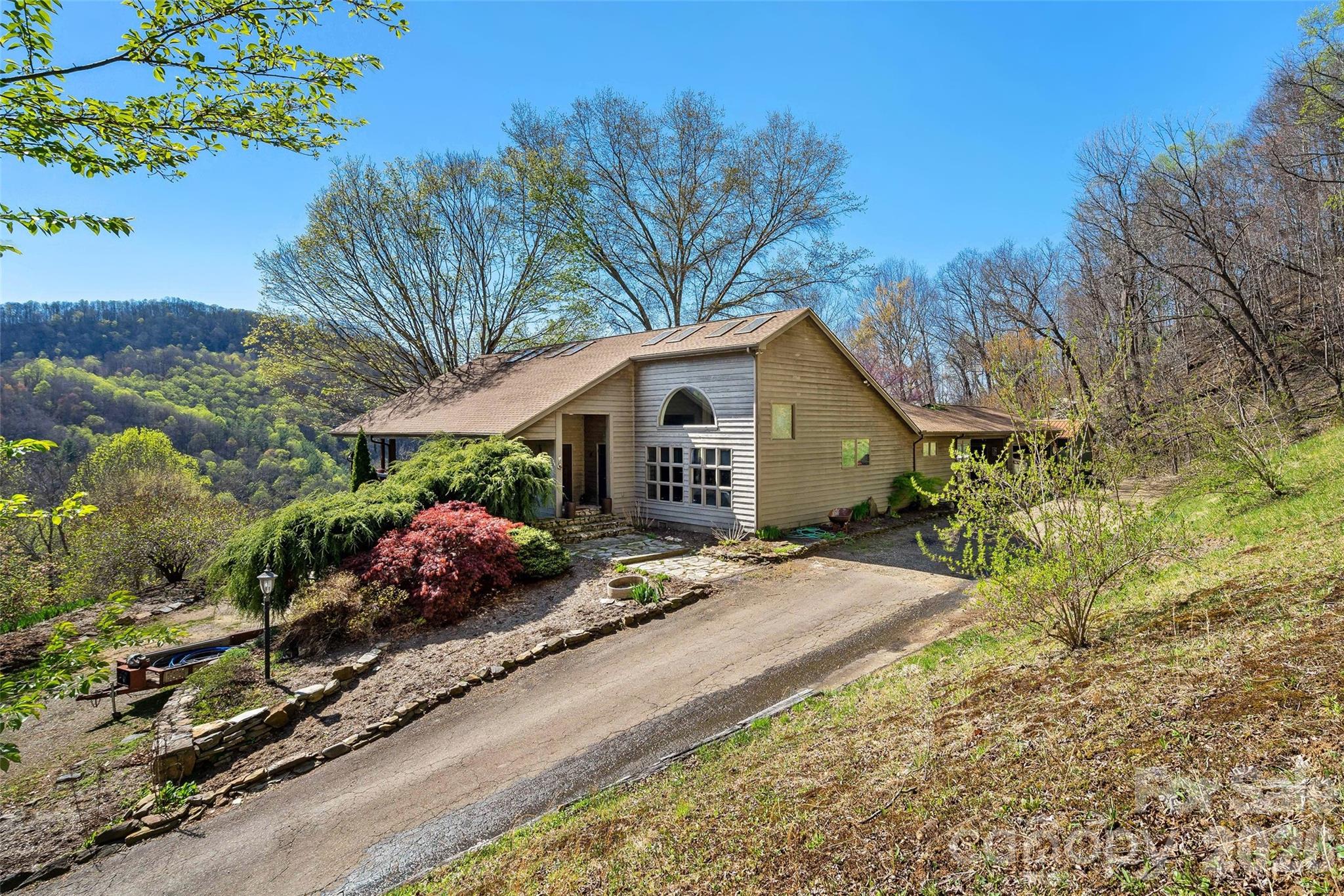 311 Pisgah Mine Road — Burnsville