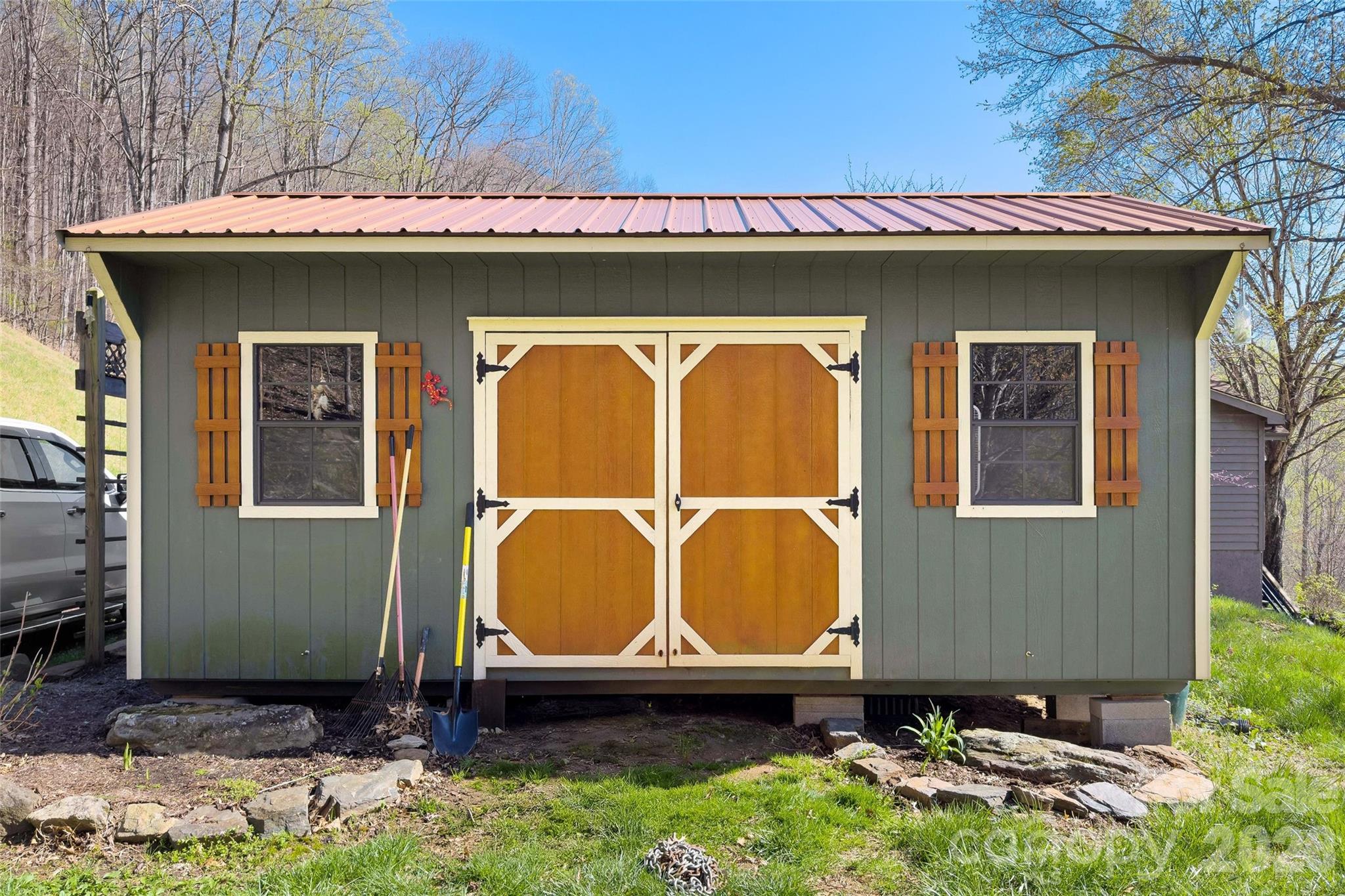 311 Pisgah Mine Road — Burnsville