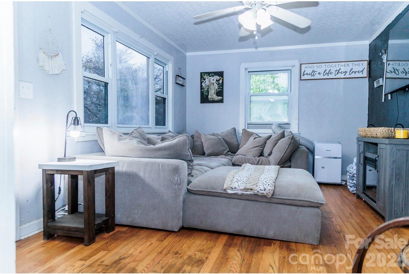 119 Collins Avenue — Forest City