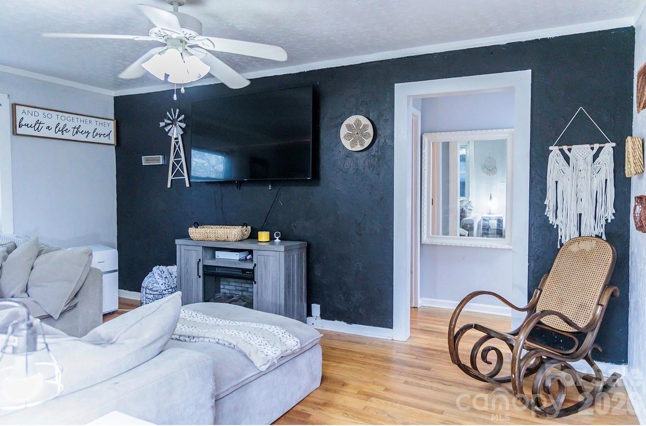 119 Collins Avenue — Forest City