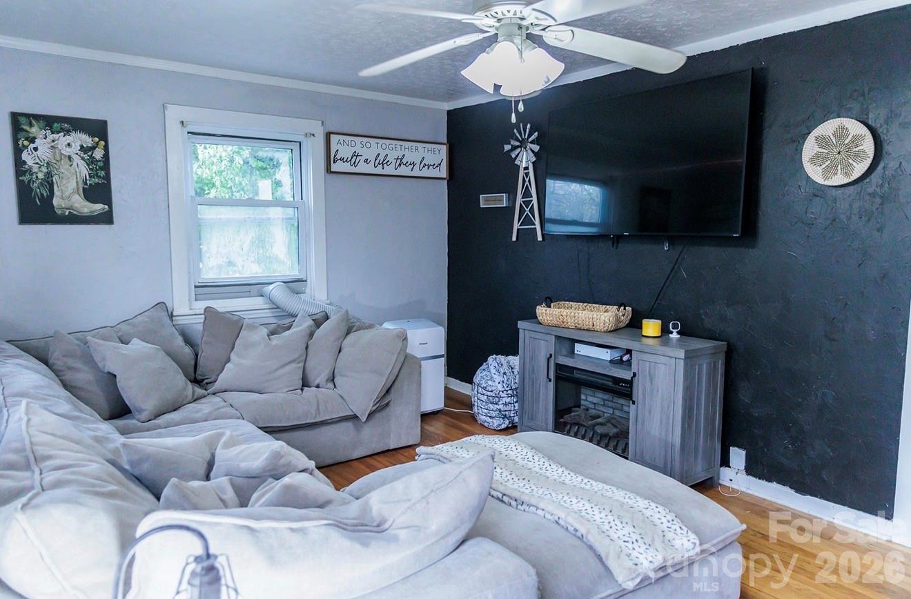 119 Collins Avenue — Forest City