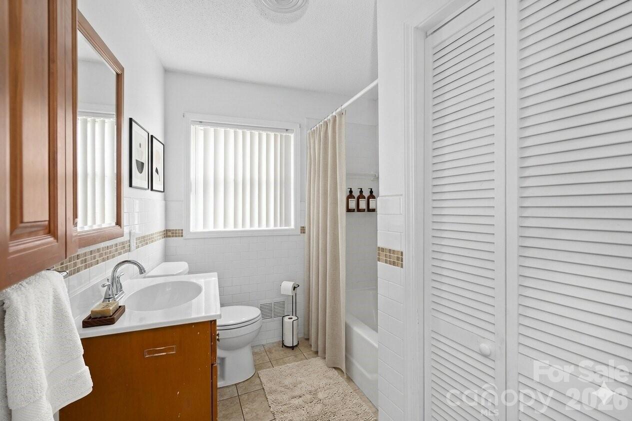 2508 Lynn Drive — Gastonia