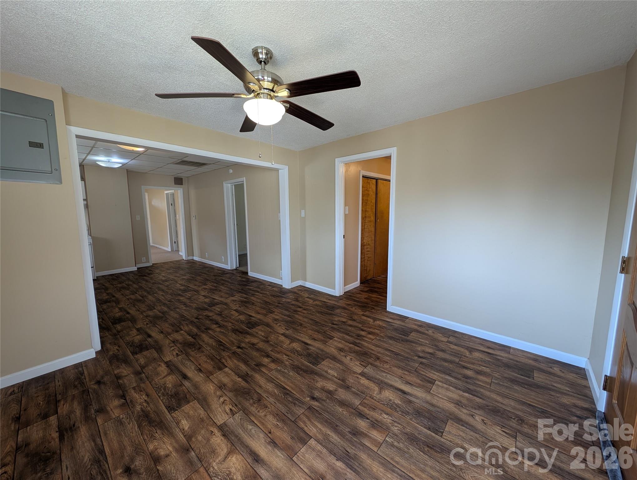633 S Eastway Drive — Troutman
