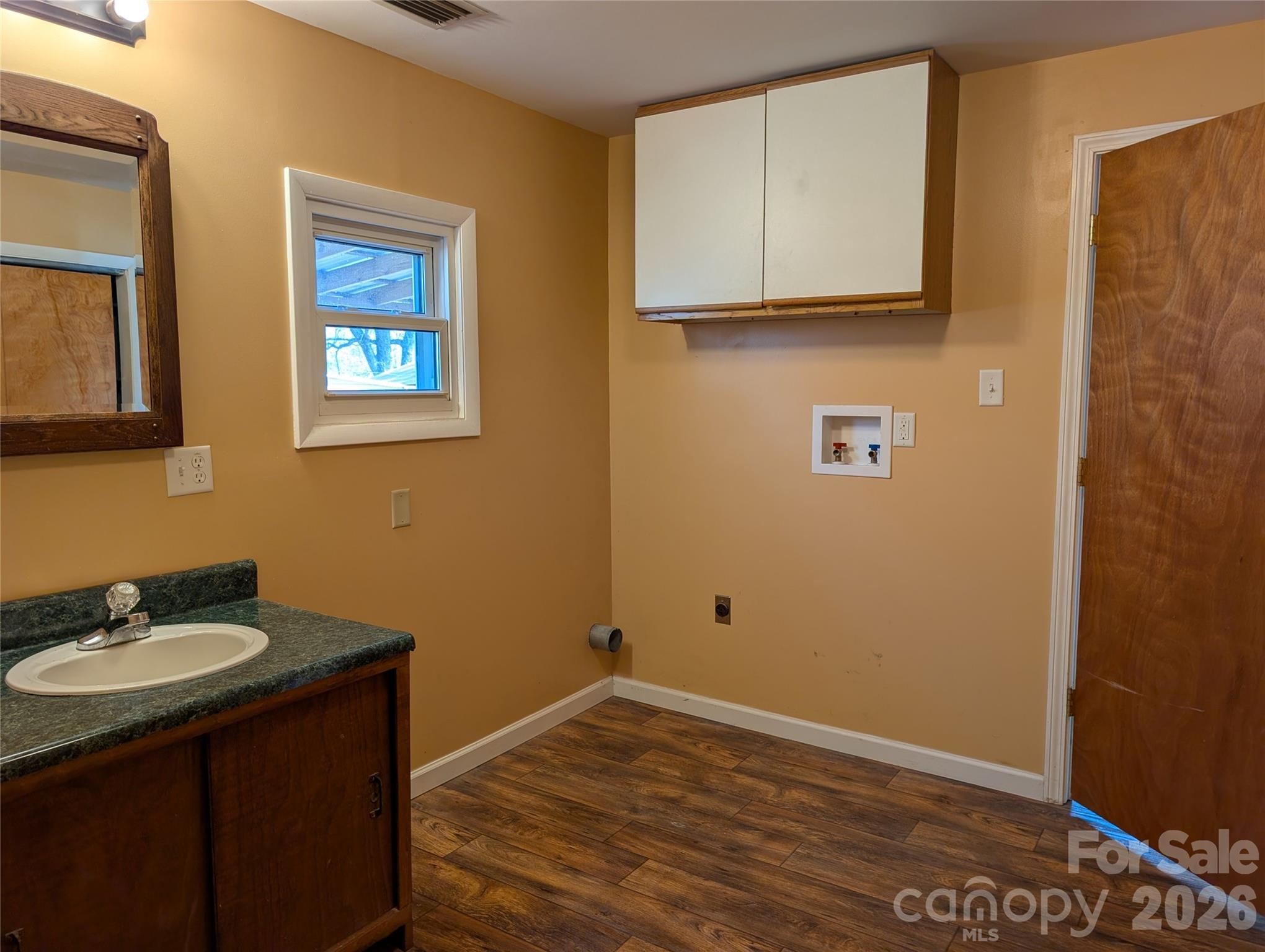 633 S Eastway Drive — Troutman