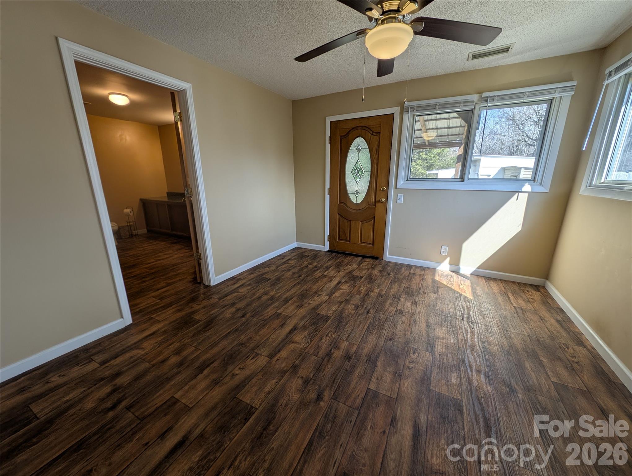 633 S Eastway Drive — Troutman