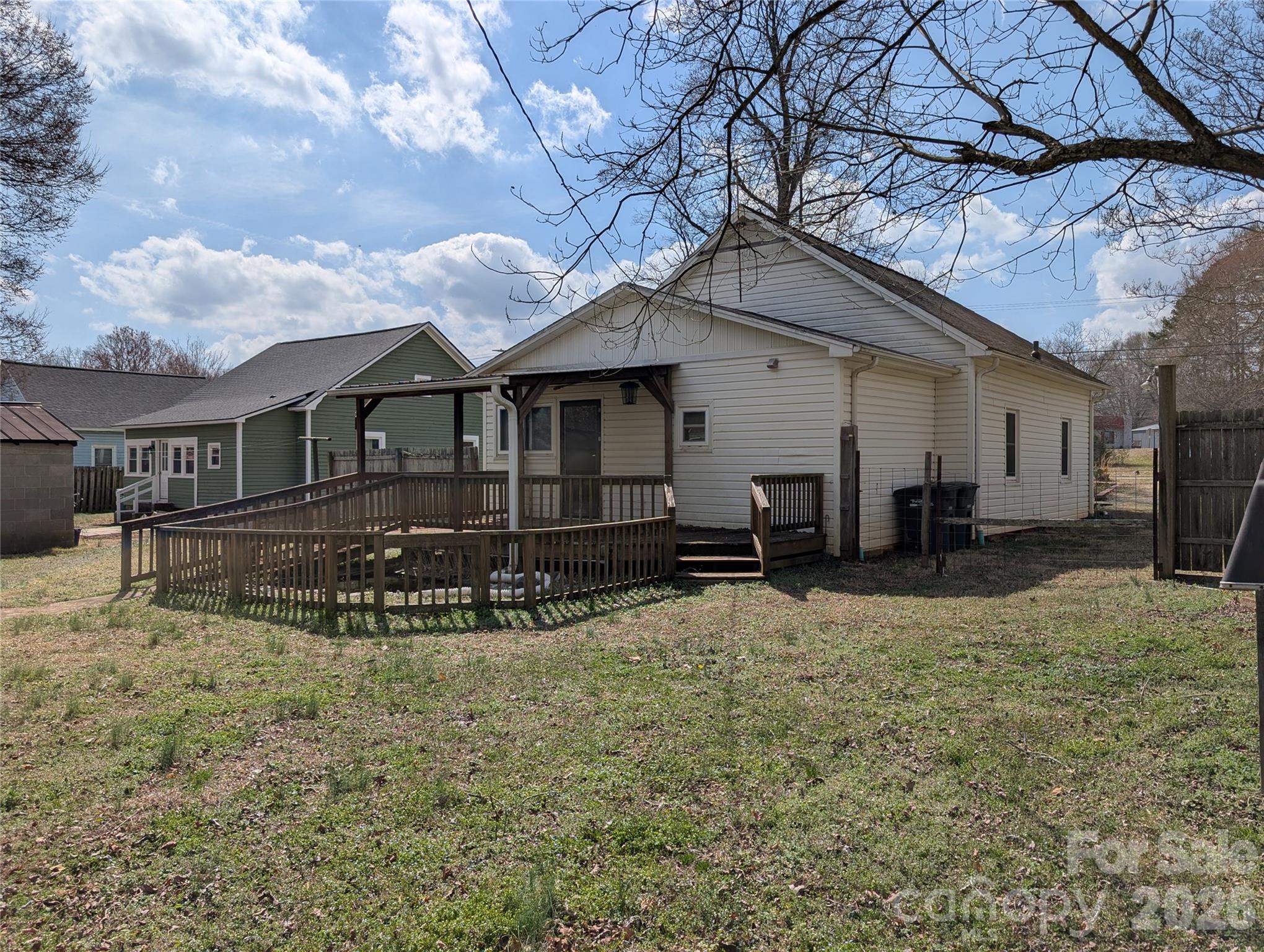 633 S Eastway Drive — Troutman
