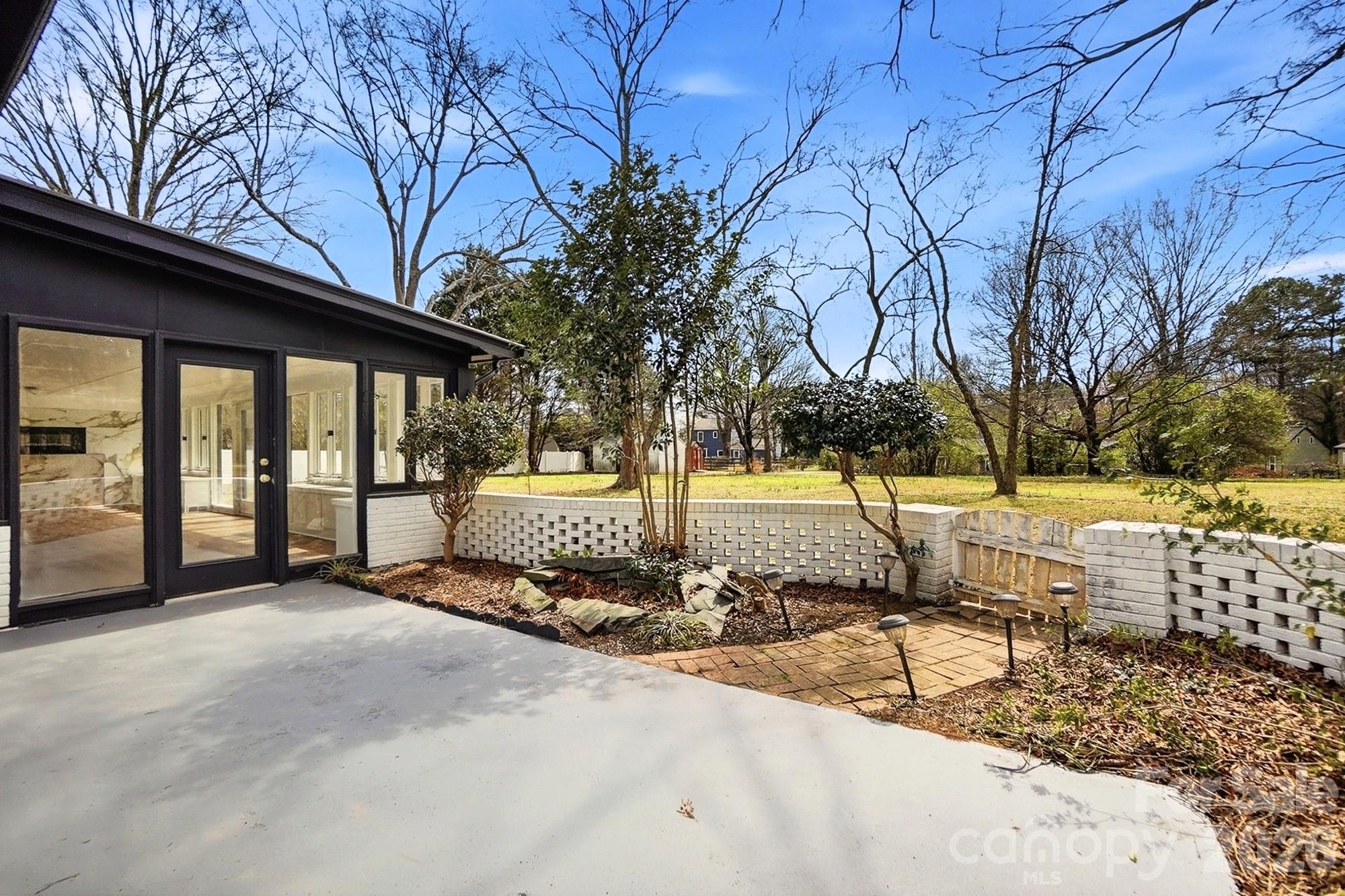 125 Forest Hills Drive — Monroe