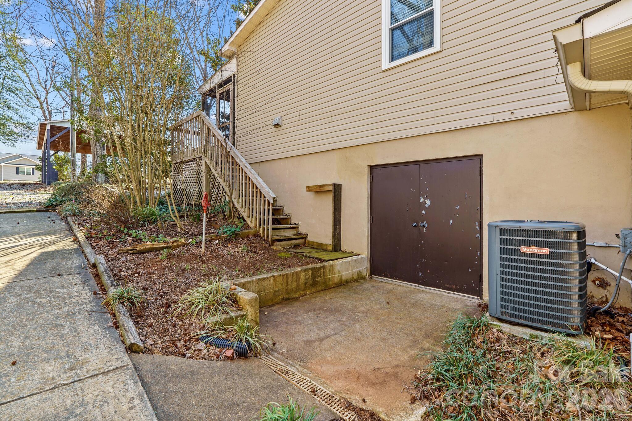 1331 Hickory Point Drive — Lexington