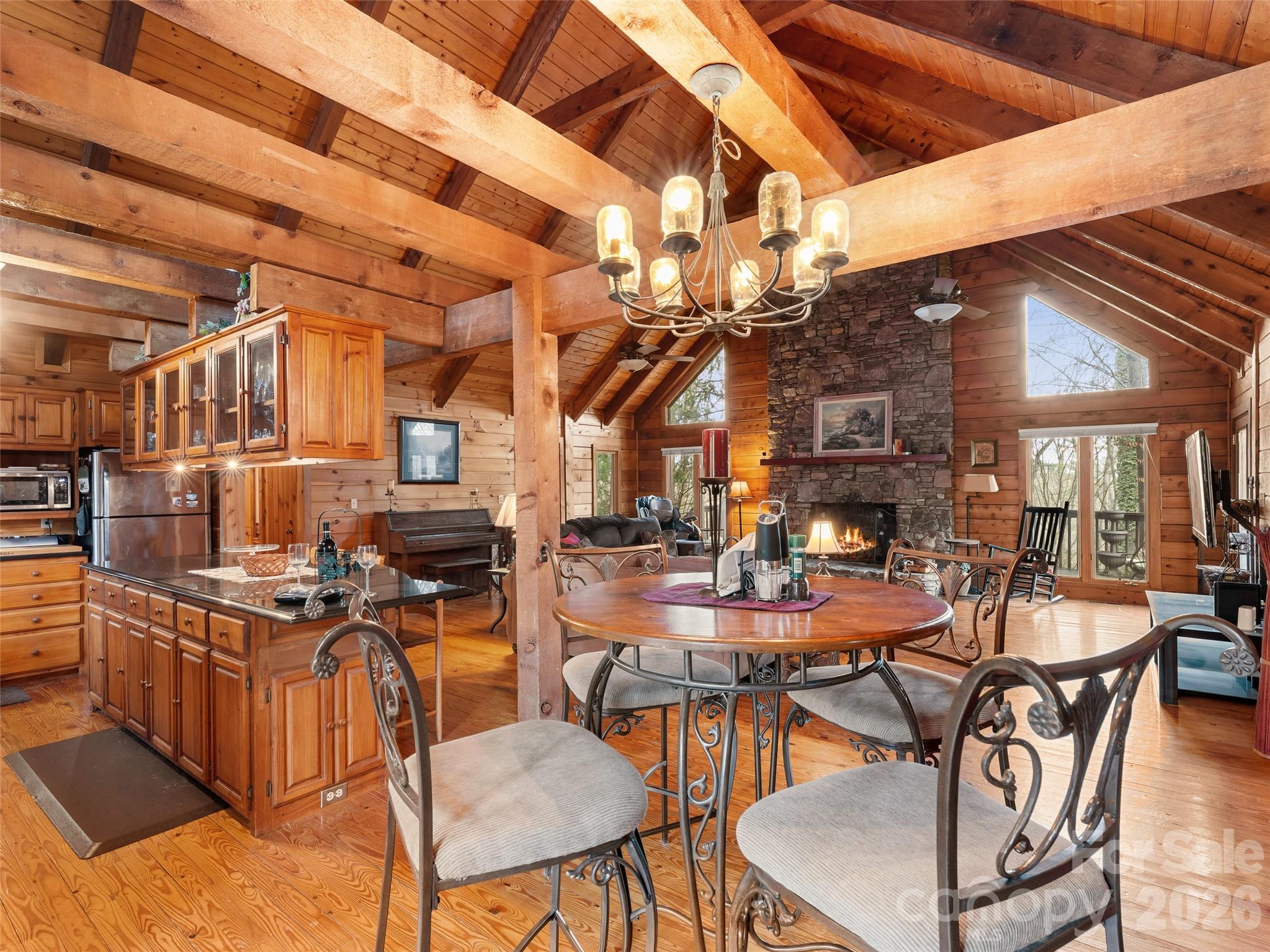 6 Ravenwood Lane — Horse Shoe