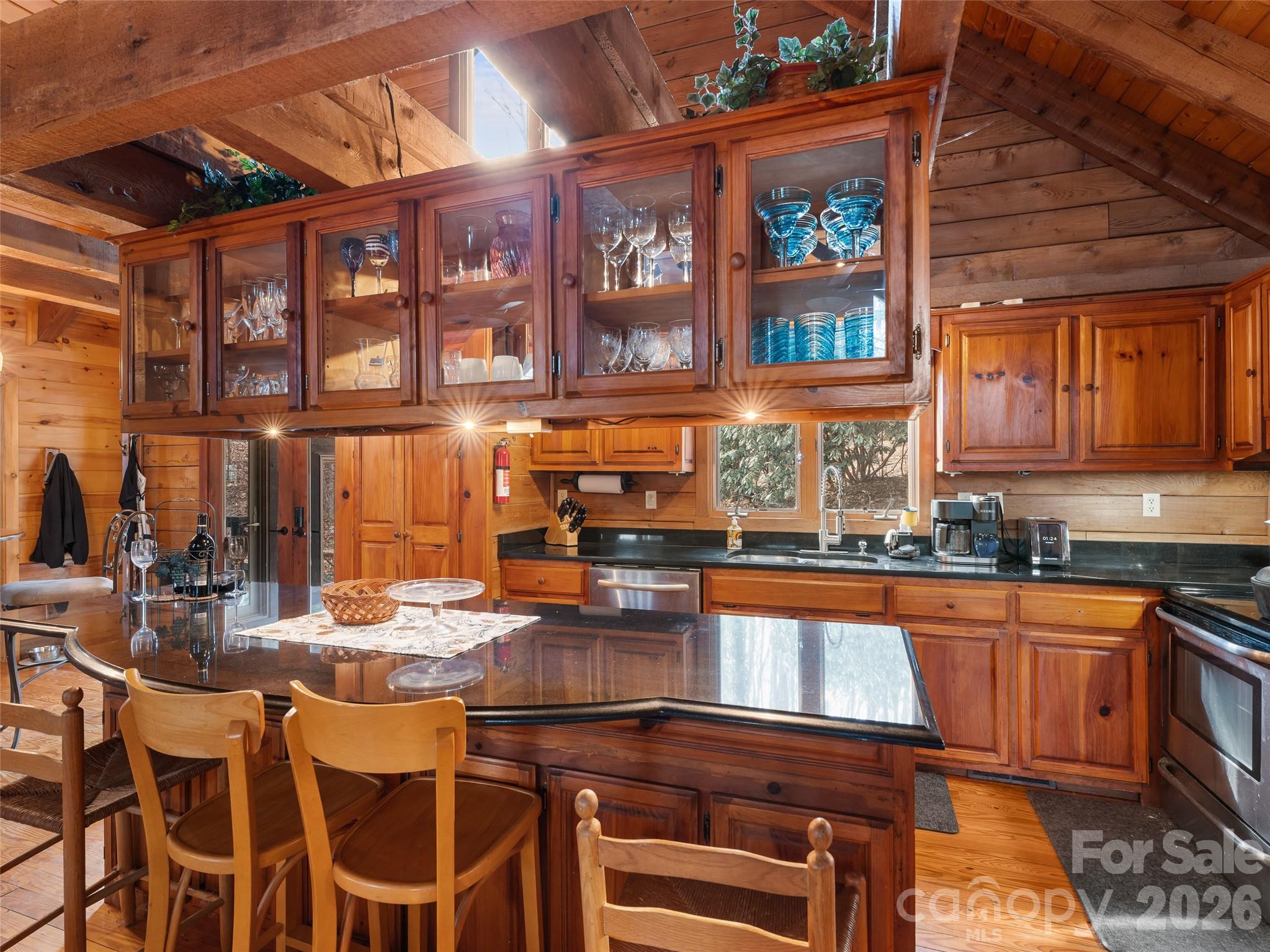 6 Ravenwood Lane — Horse Shoe
