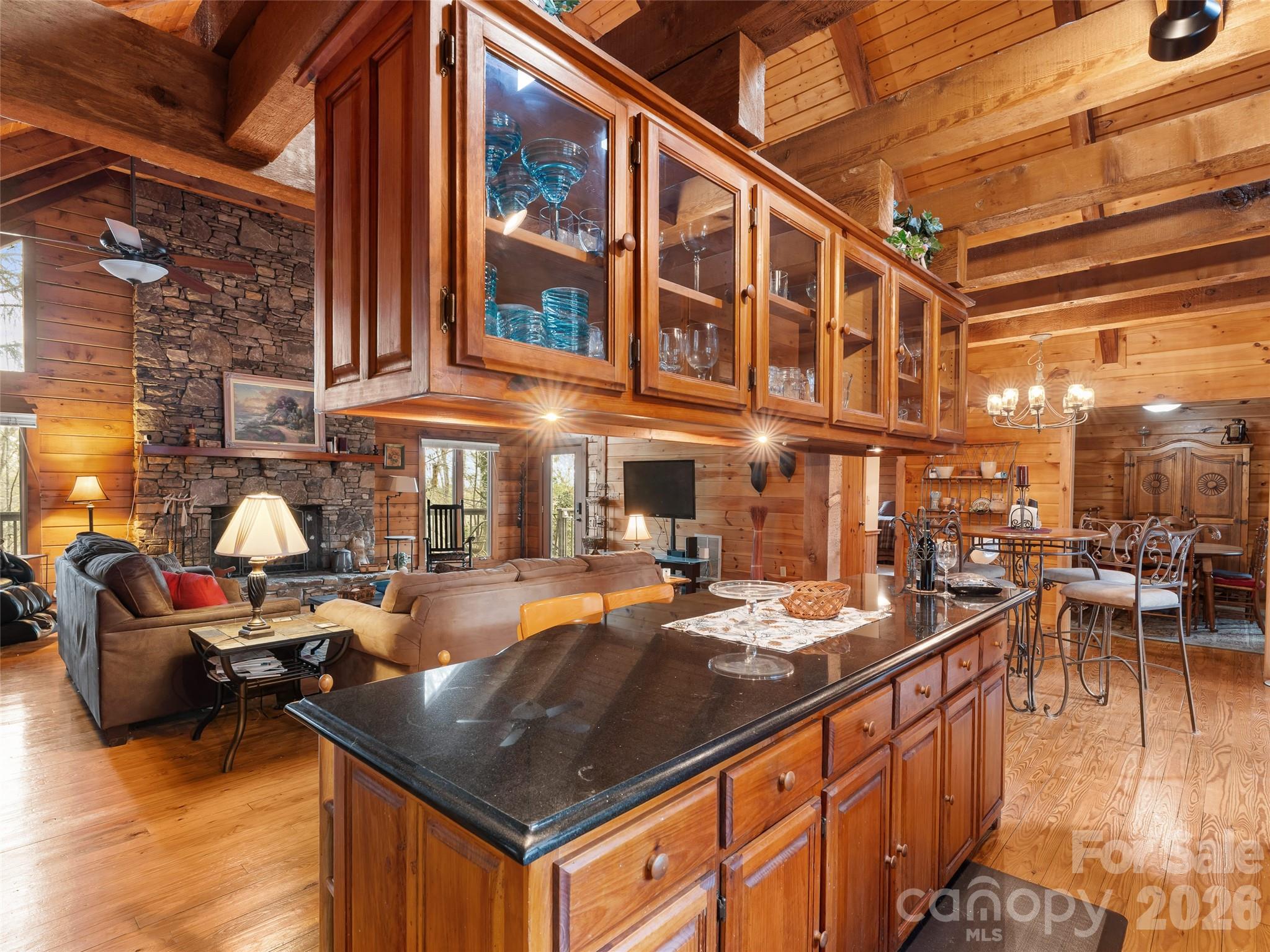 6 Ravenwood Lane — Horse Shoe