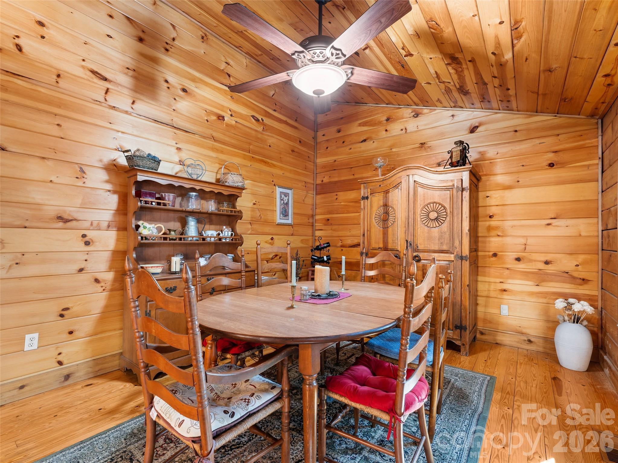 6 Ravenwood Lane — Horse Shoe