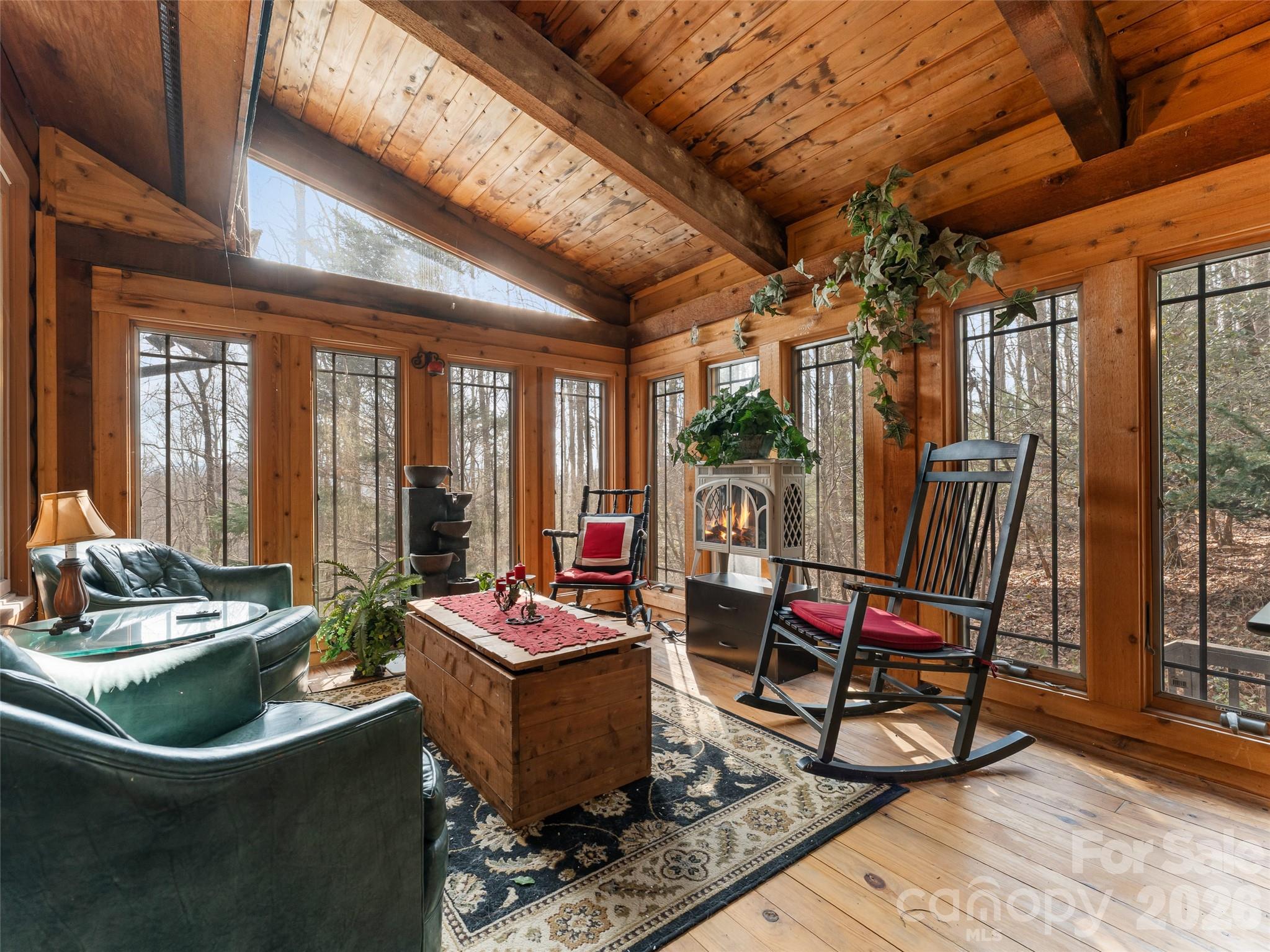 6 Ravenwood Lane — Horse Shoe