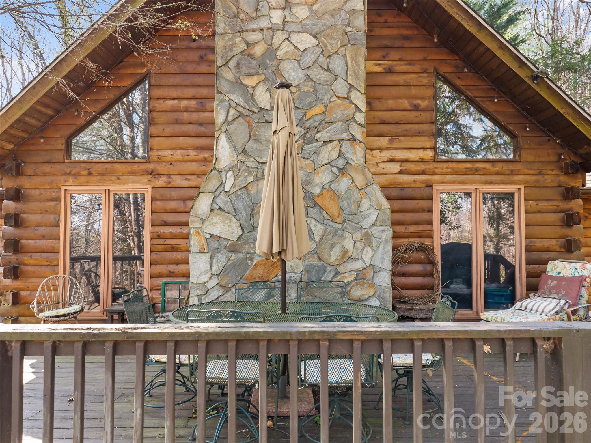 6 Ravenwood Lane — Horse Shoe