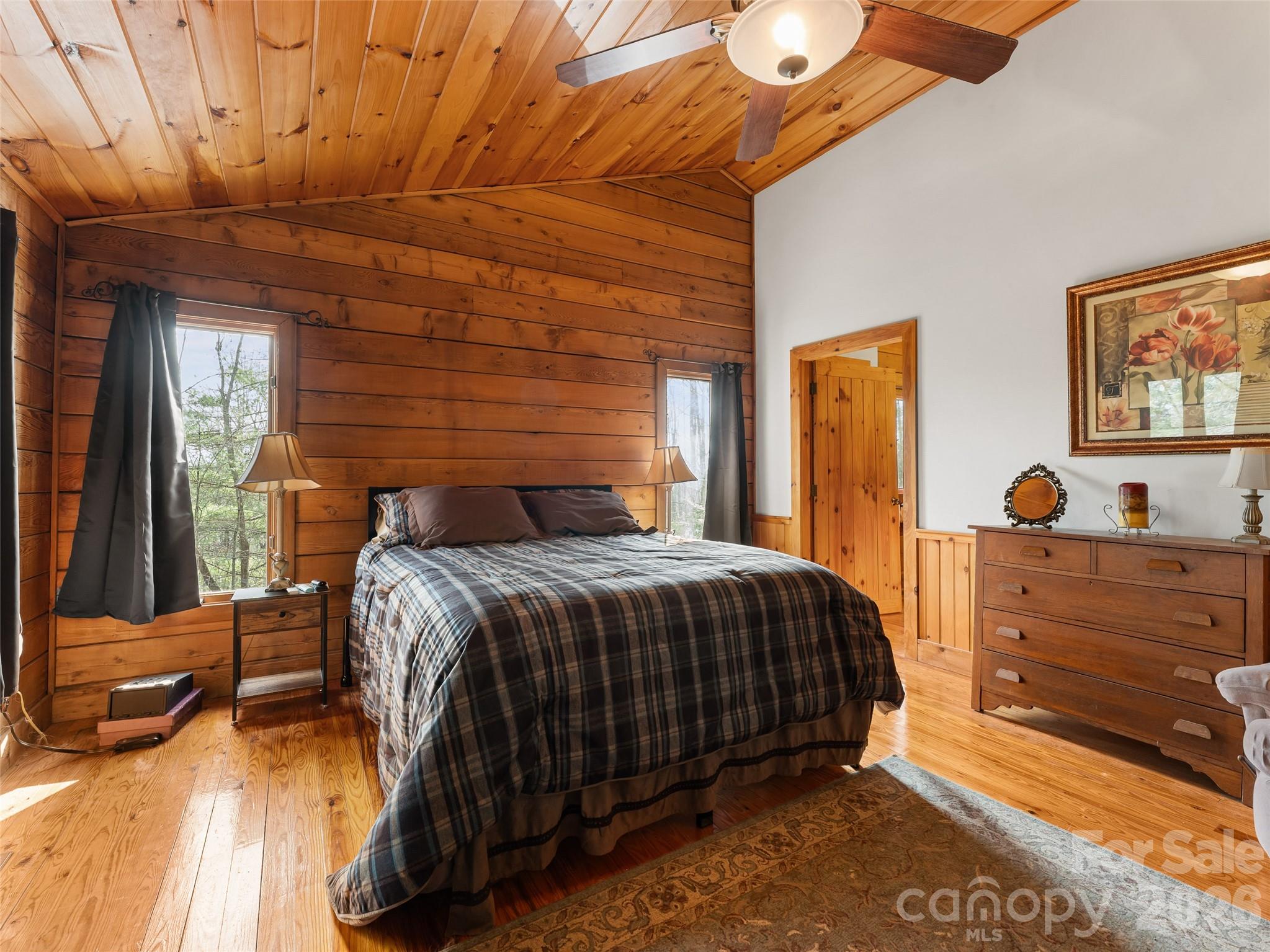 6 Ravenwood Lane — Horse Shoe