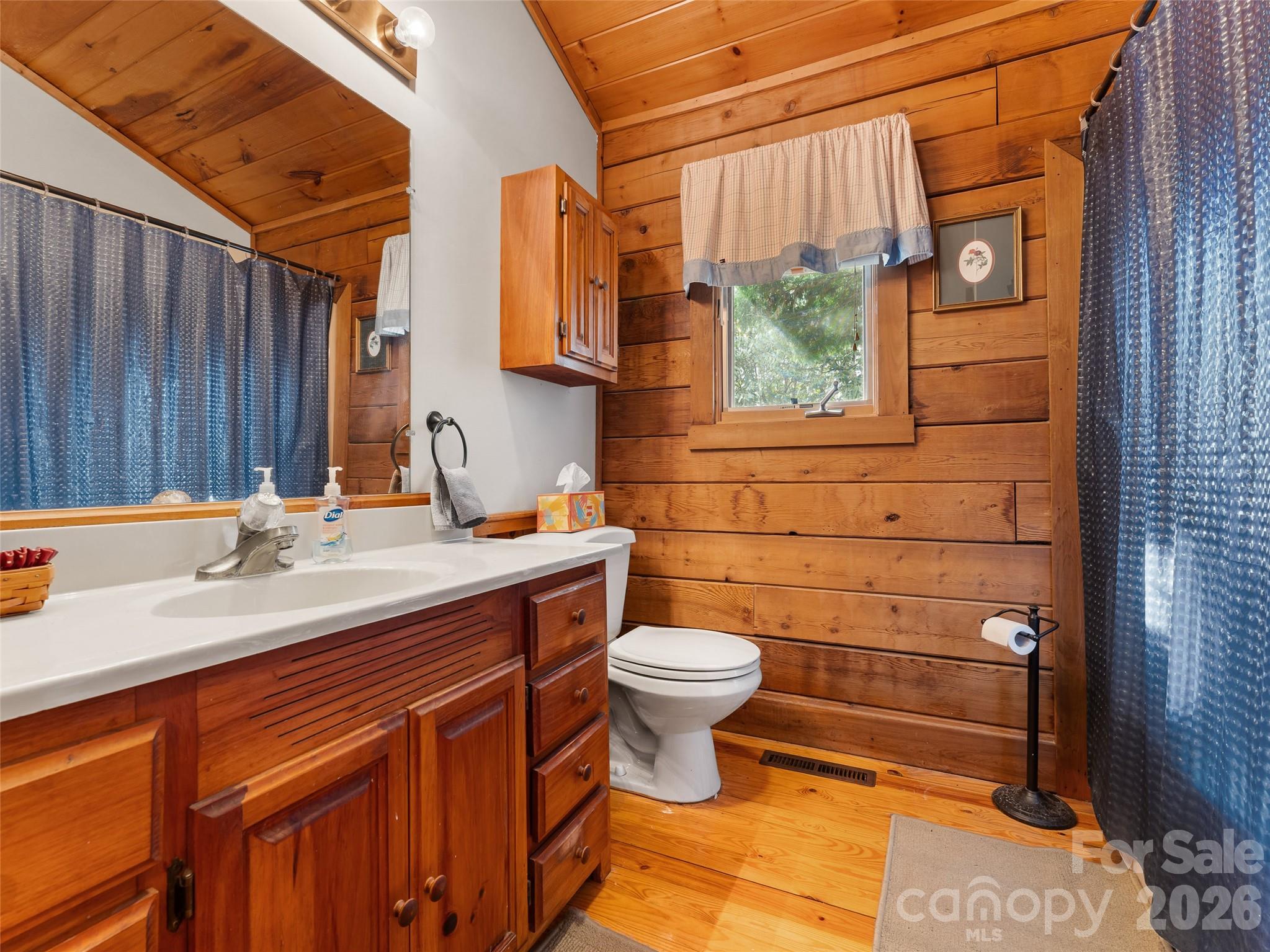6 Ravenwood Lane — Horse Shoe
