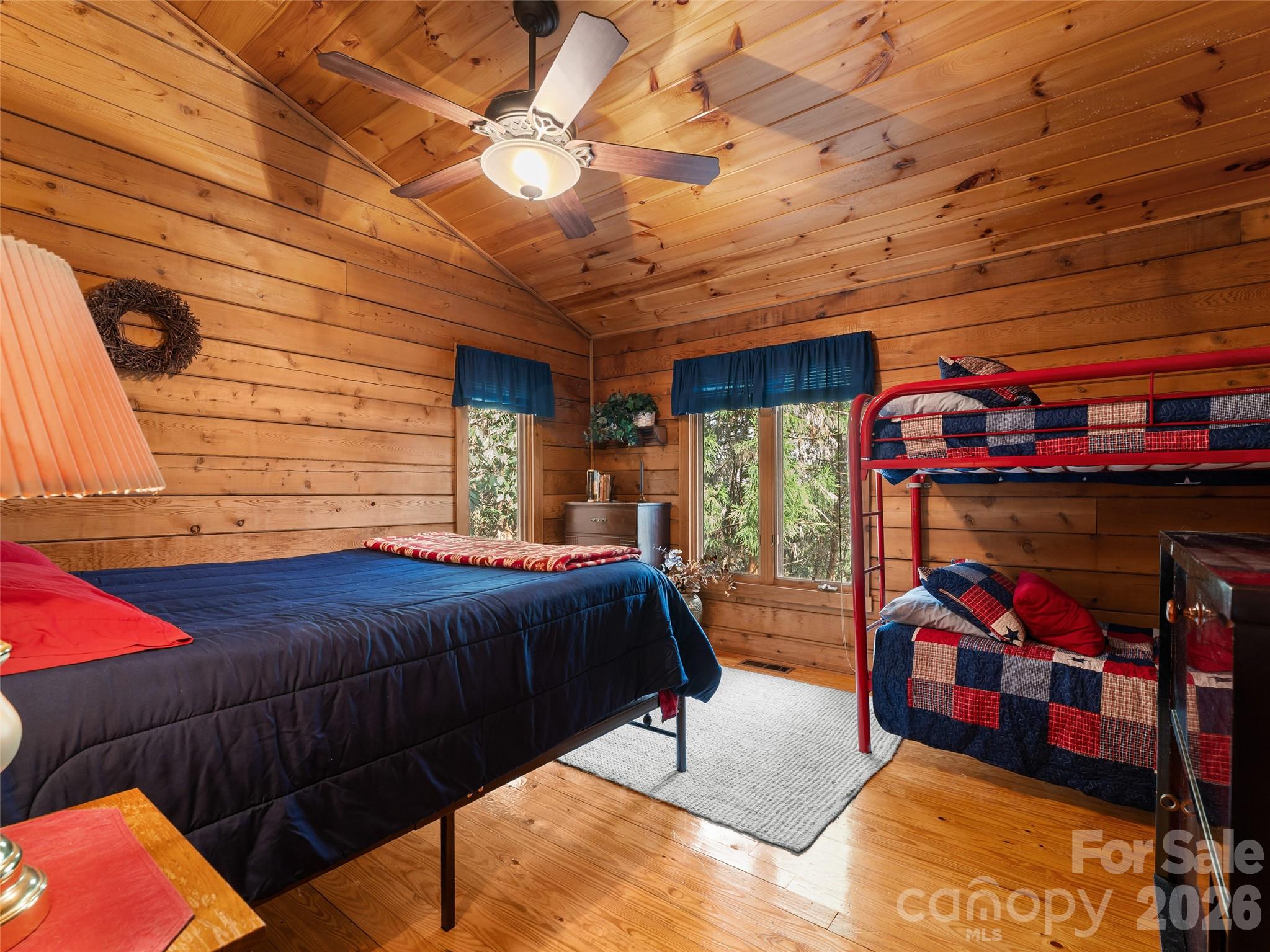 6 Ravenwood Lane — Horse Shoe