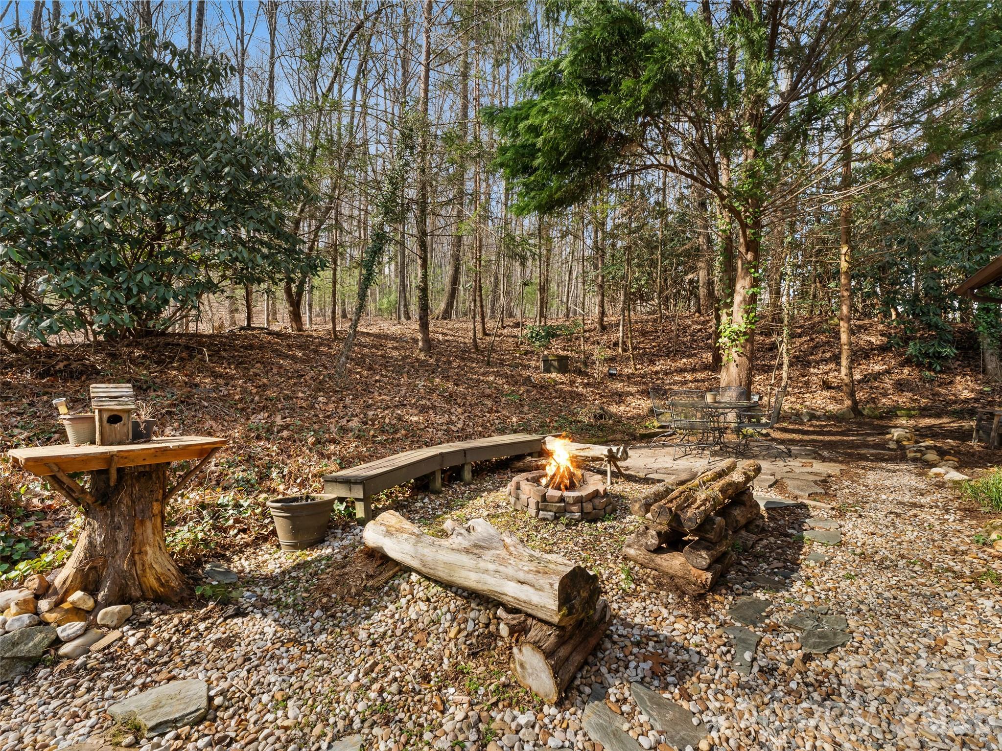 6 Ravenwood Lane — Horse Shoe