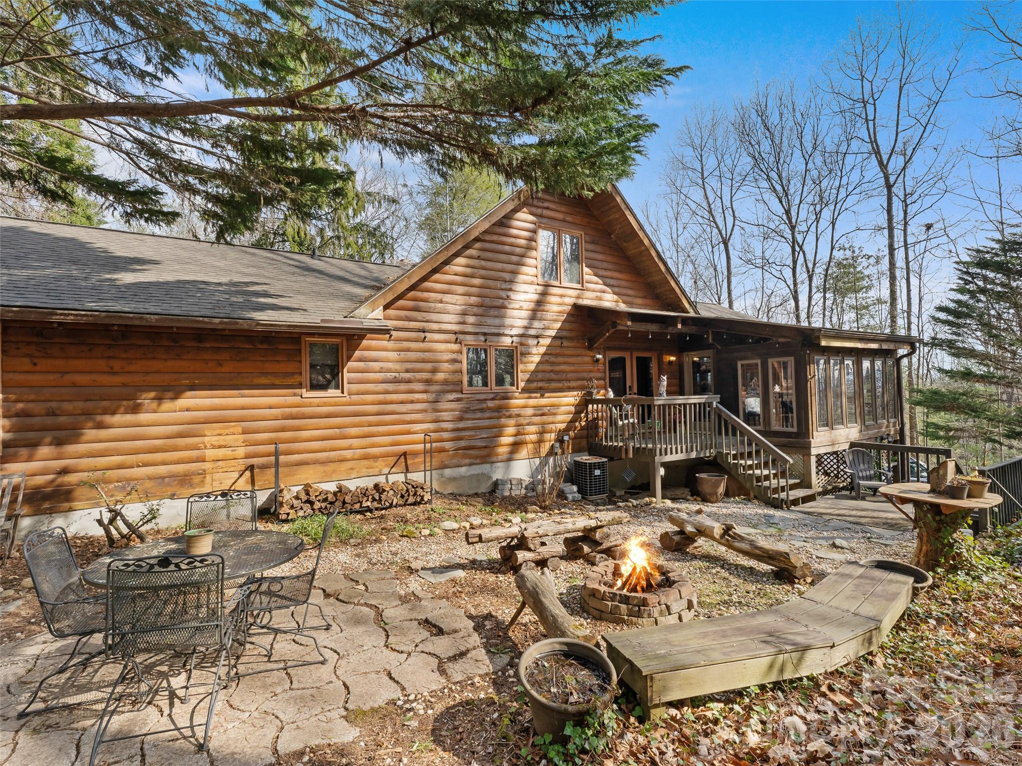 6 Ravenwood Lane — Horse Shoe