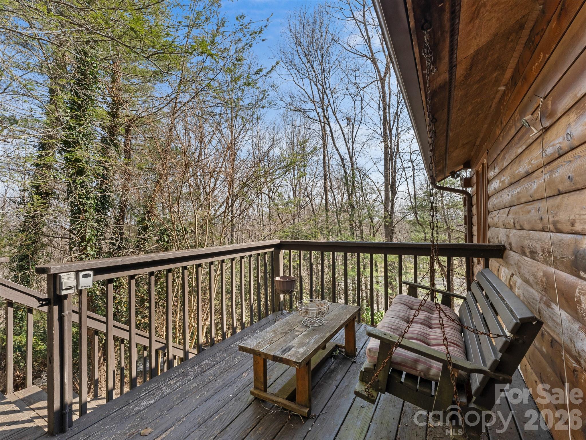 6 Ravenwood Lane — Horse Shoe