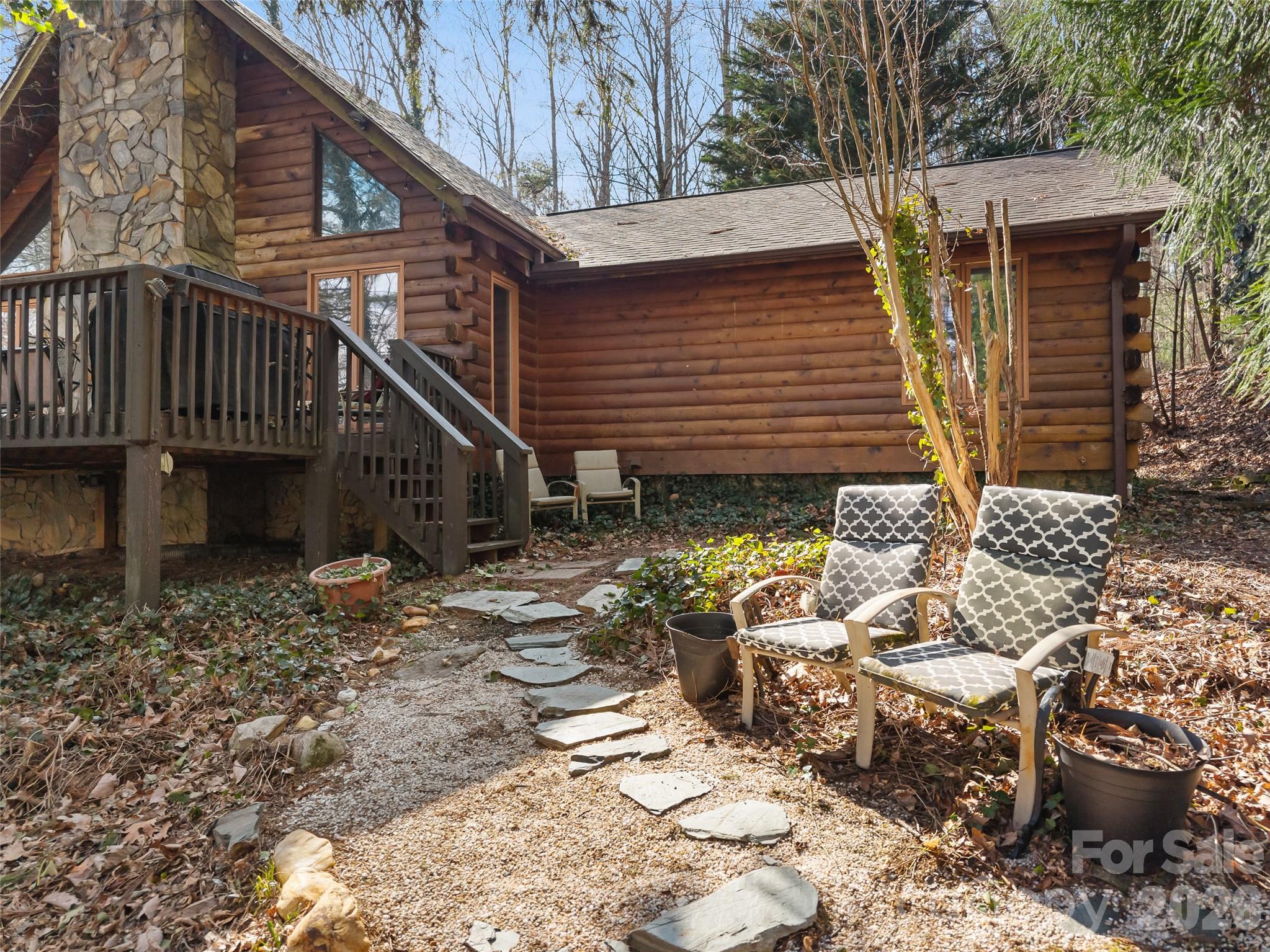 6 Ravenwood Lane — Horse Shoe