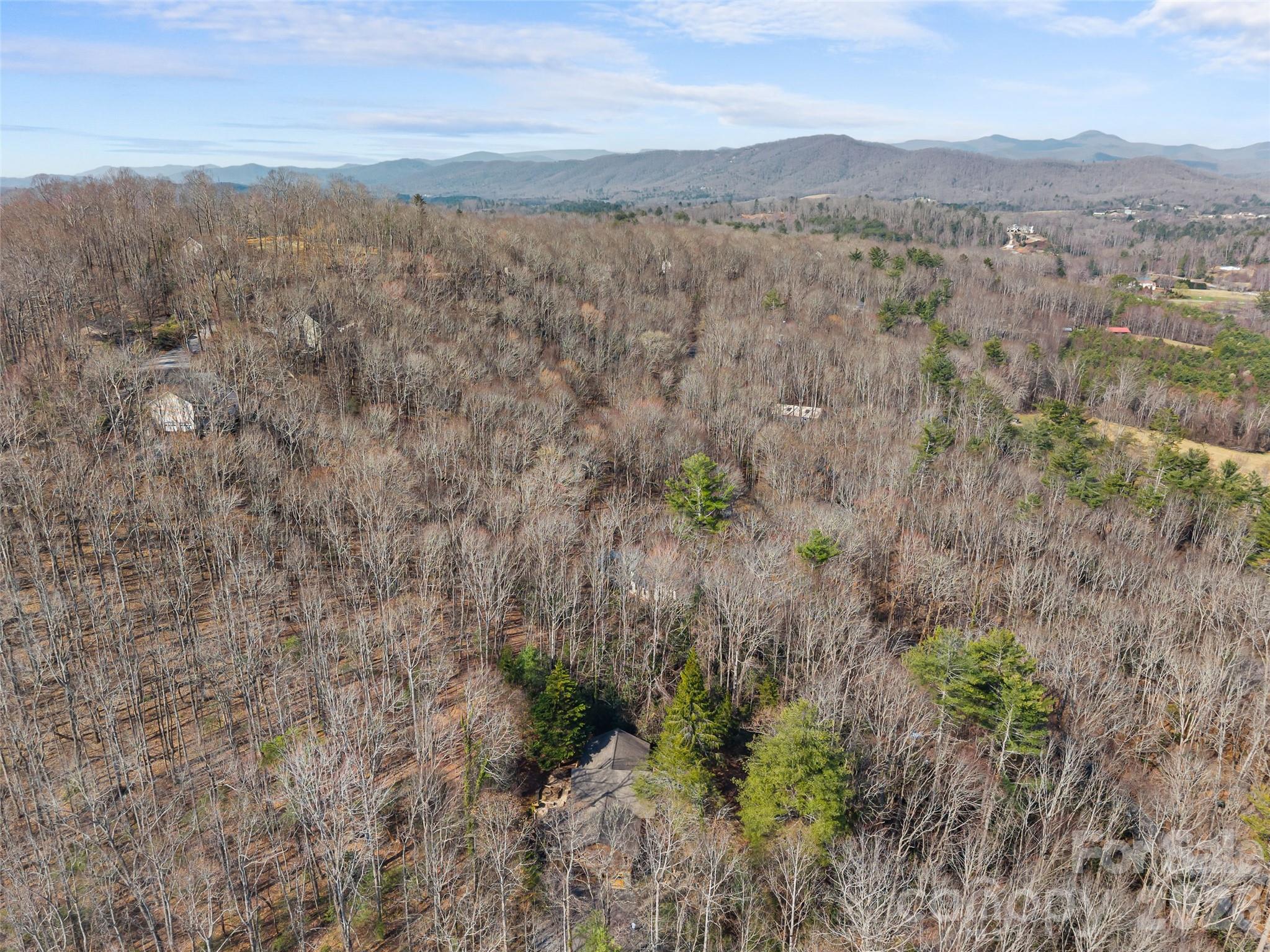 6 Ravenwood Lane — Horse Shoe