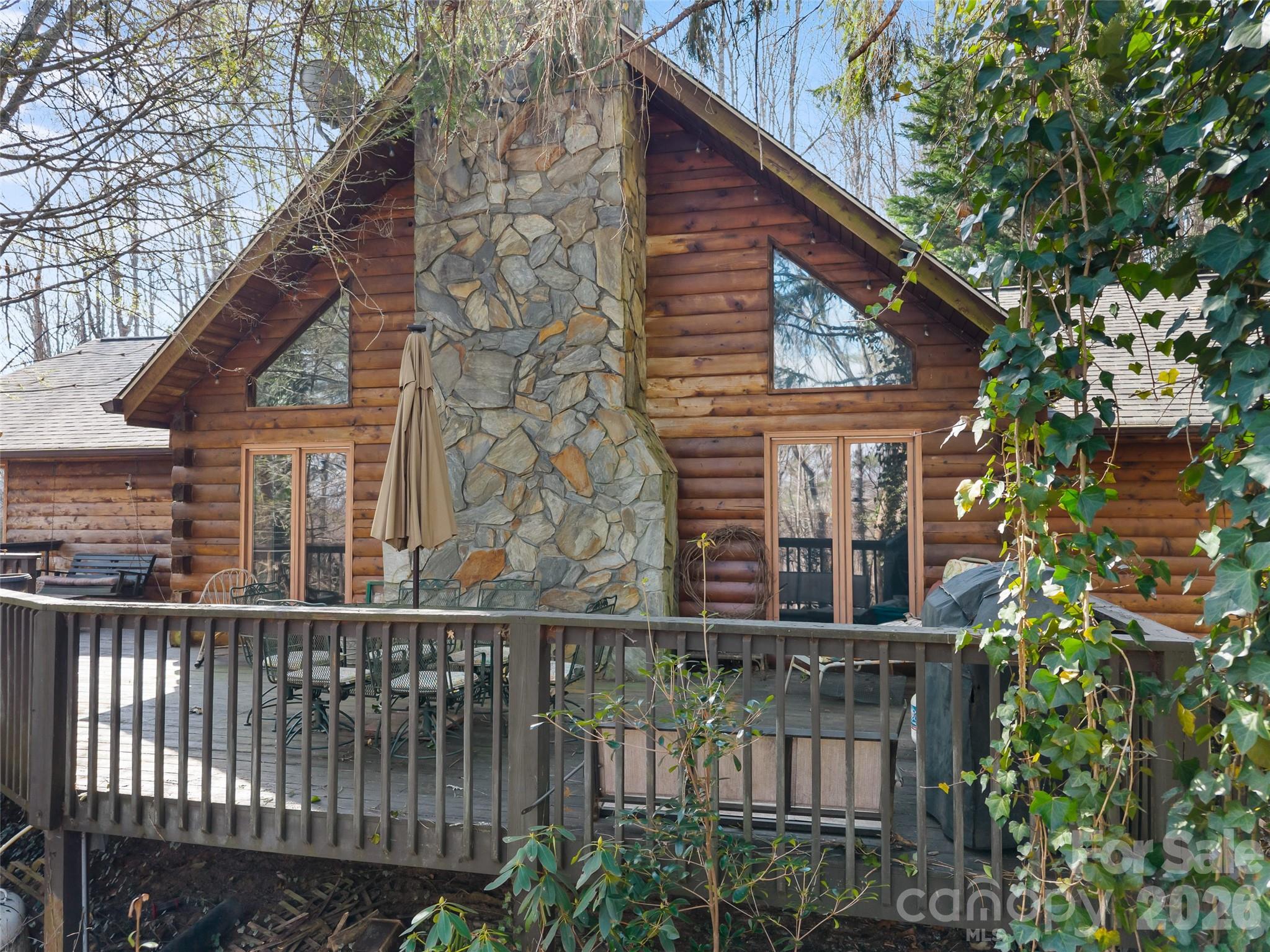 6 Ravenwood Lane — Horse Shoe