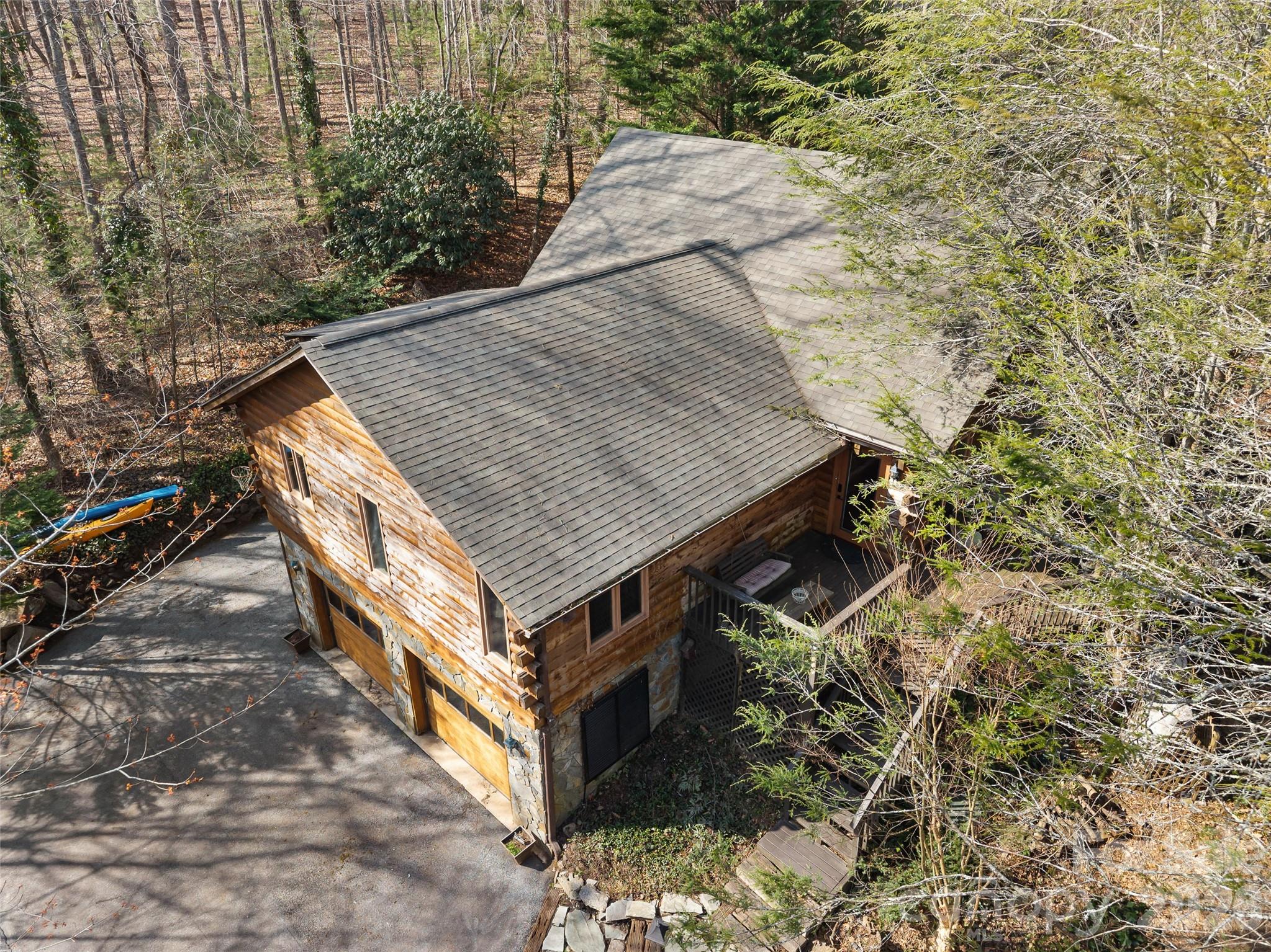 6 Ravenwood Lane — Horse Shoe