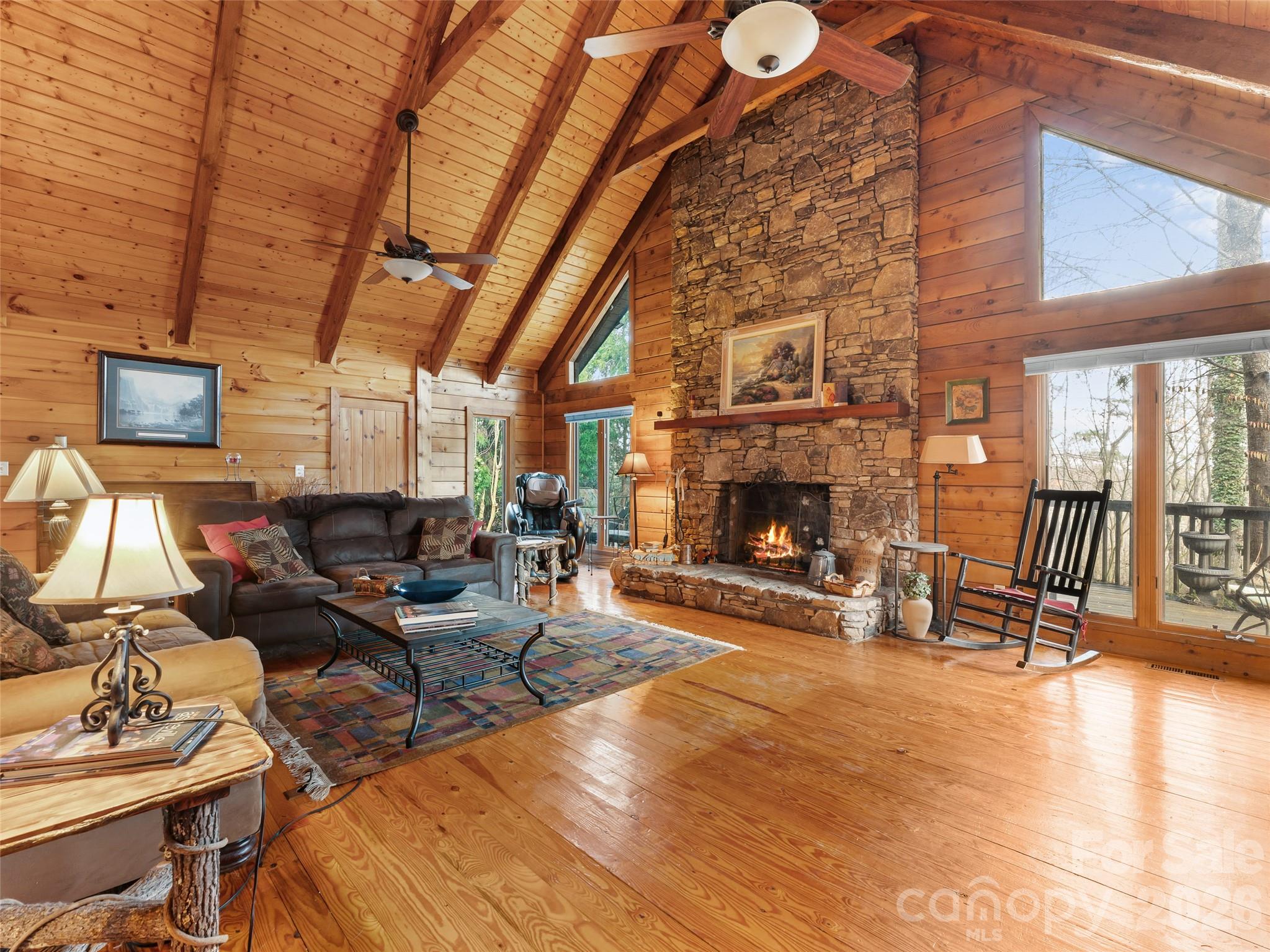 6 Ravenwood Lane — Horse Shoe