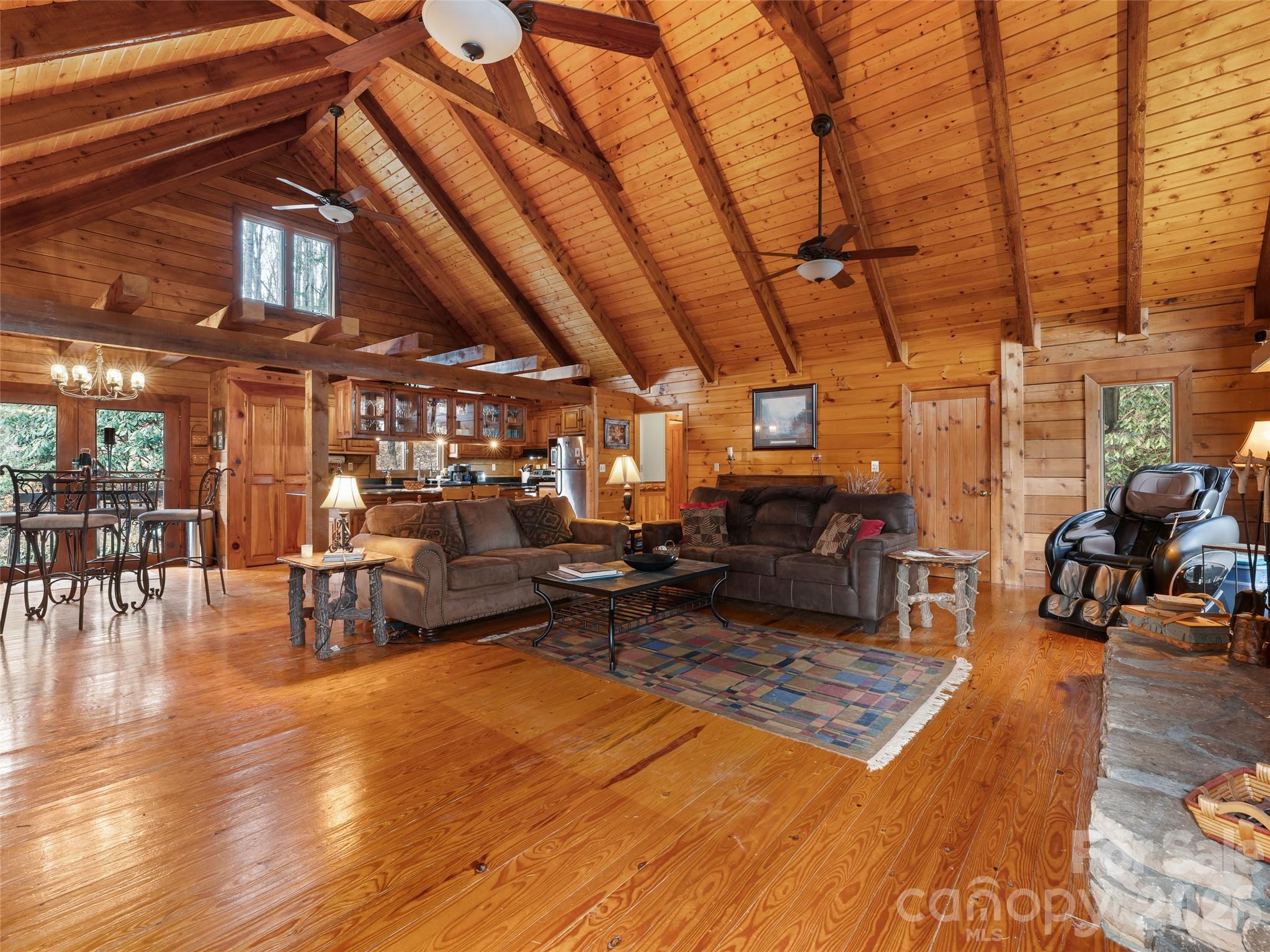 6 Ravenwood Lane — Horse Shoe