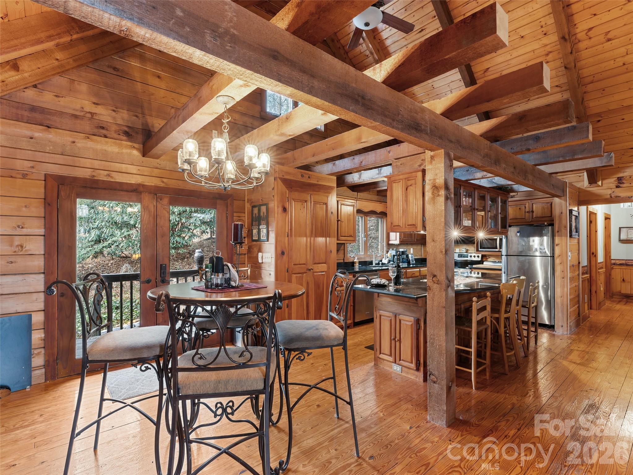6 Ravenwood Lane — Horse Shoe