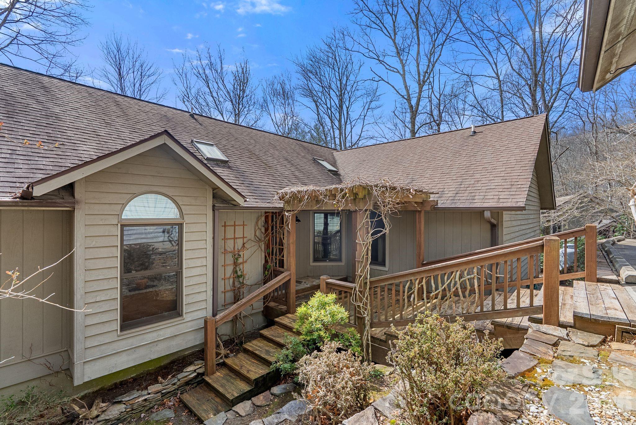 306 S Sequoyah Lane — Brevard