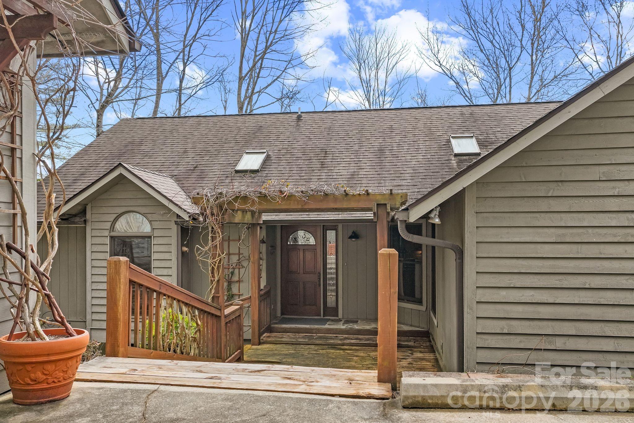 306 S Sequoyah Lane — Brevard