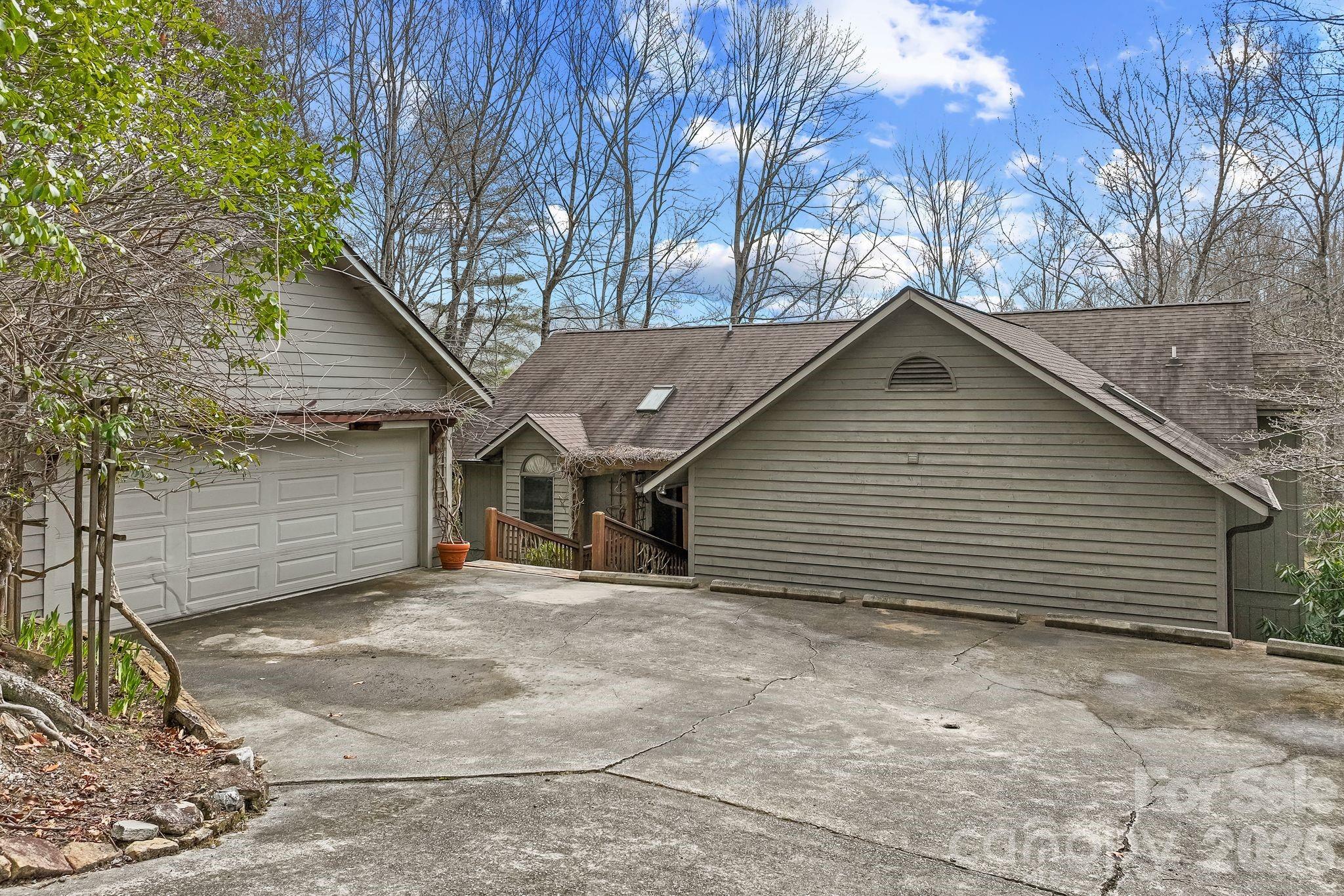306 S Sequoyah Lane — Brevard