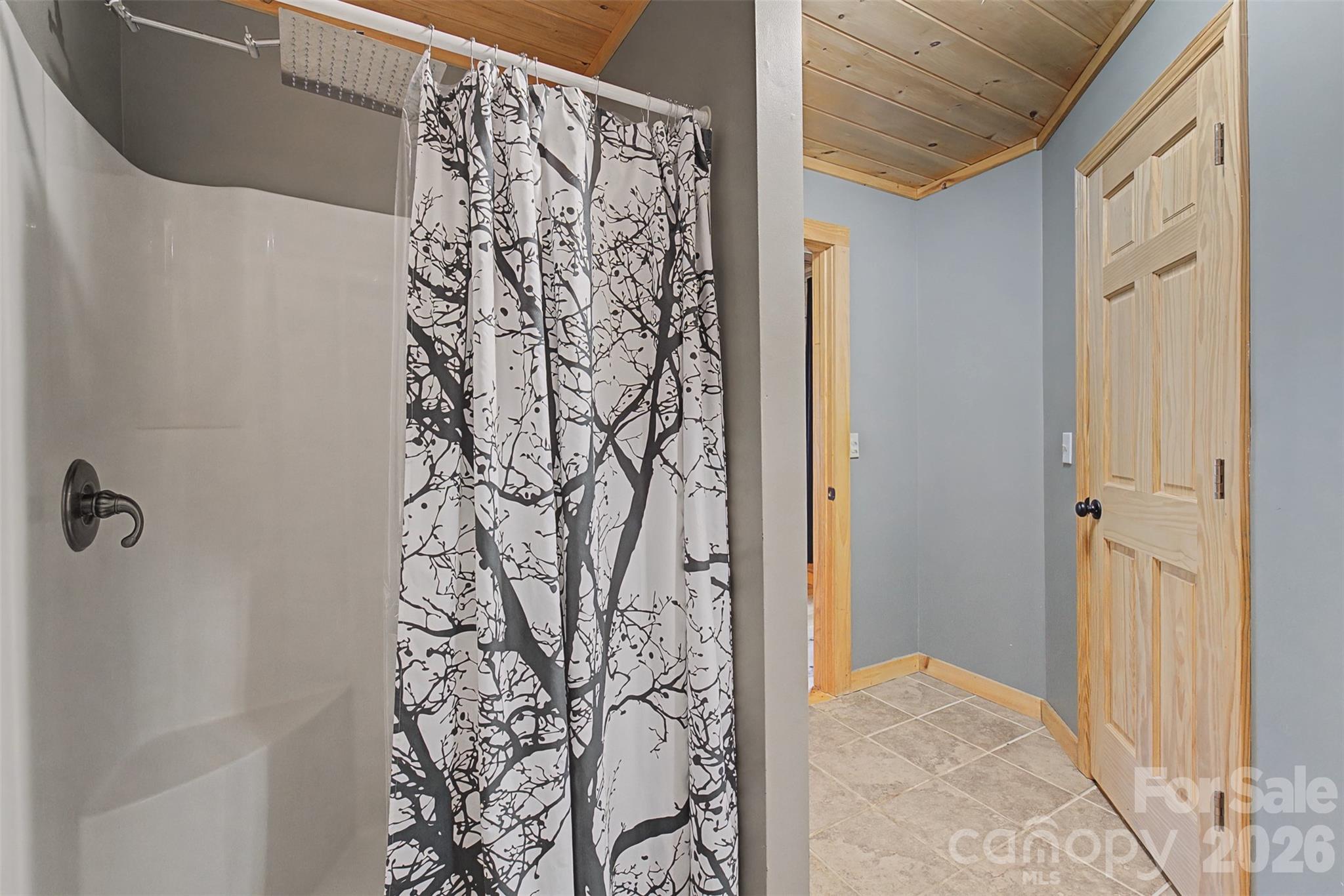 170 Wilkes Road — Bryson City