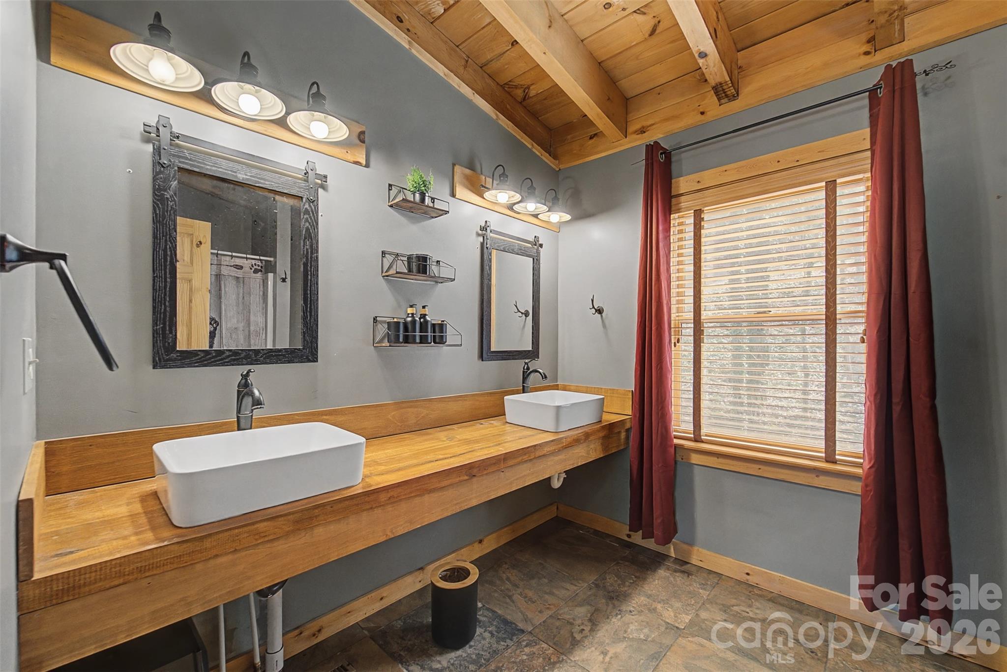 170 Wilkes Road — Bryson City