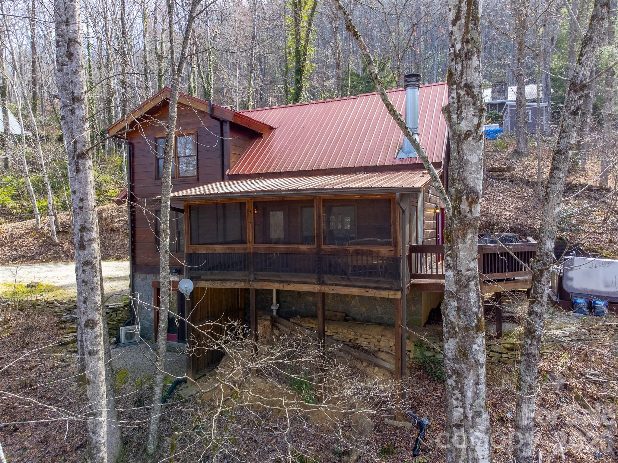 170 Wilkes Road — Bryson City
