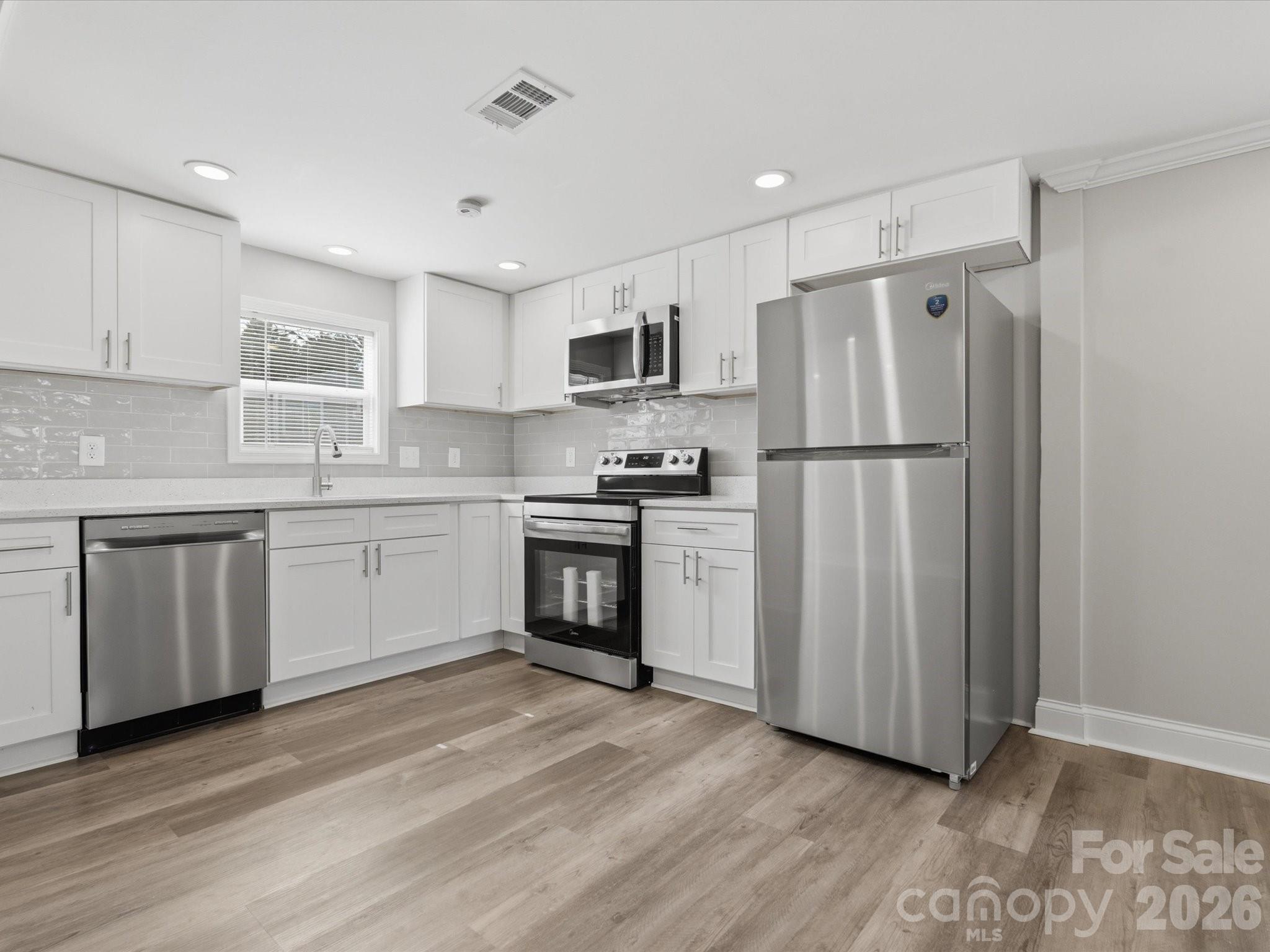3900 Plainview Road — Charlotte