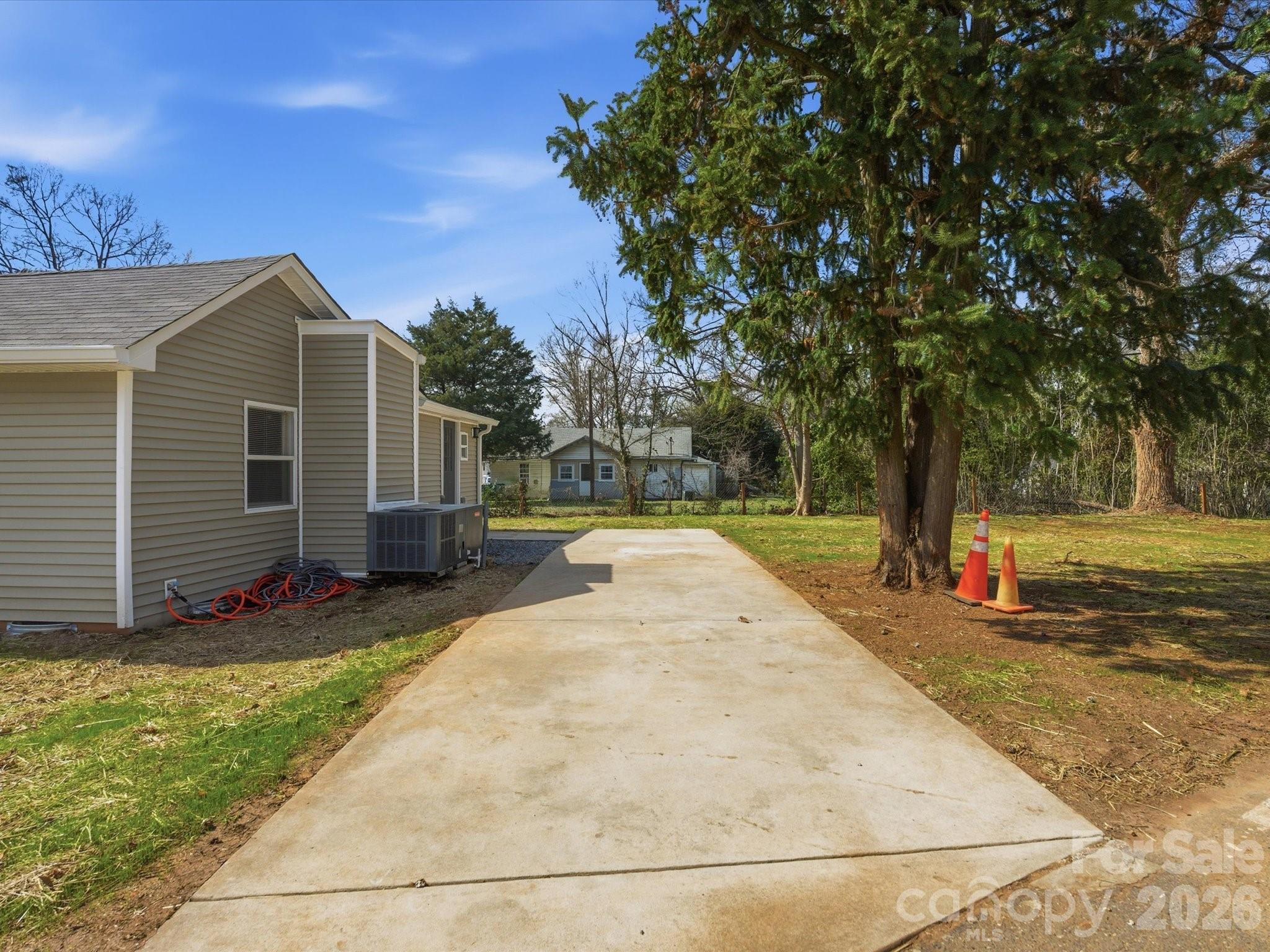 3900 Plainview Road — Charlotte