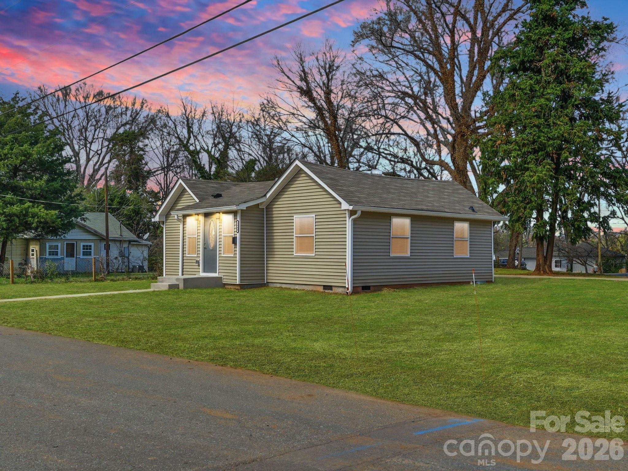 3900 Plainview Road — Charlotte