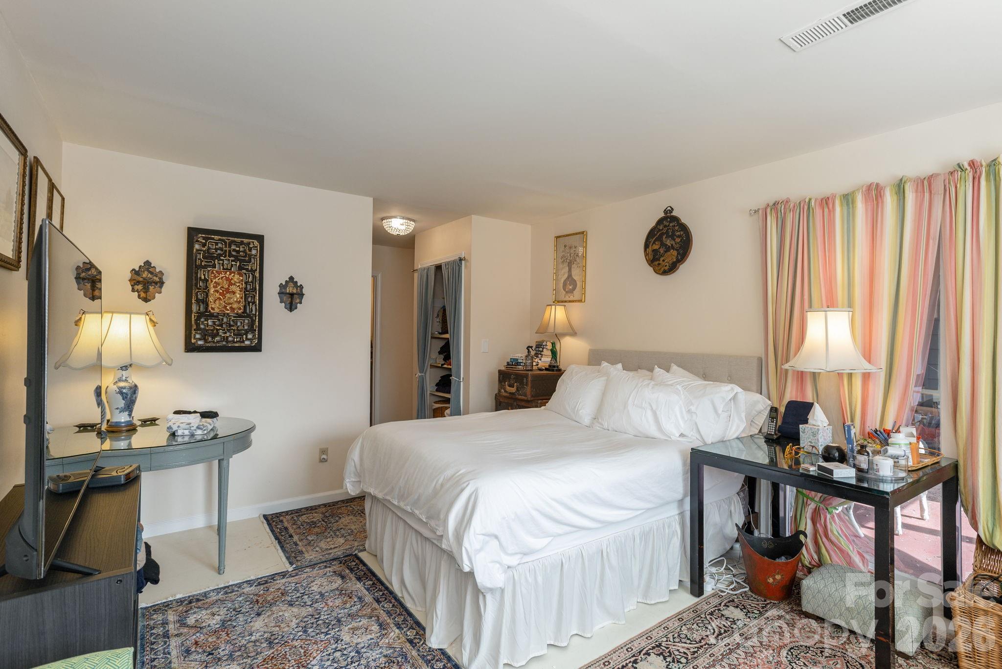 111 BLUFFVIEW Lane — Flat Rock